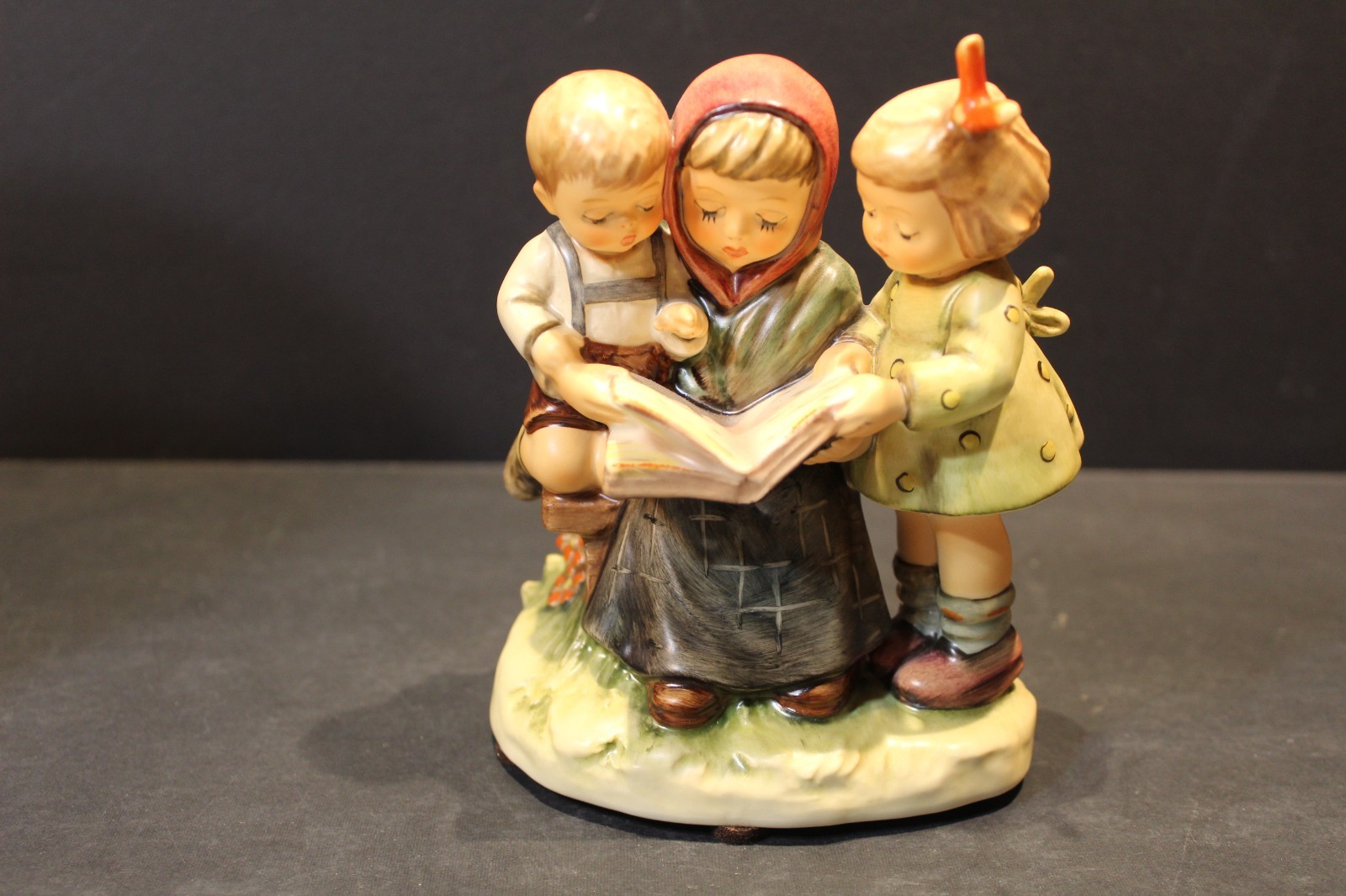 vintage 1992 First Issue Goebel Hummel #458 \