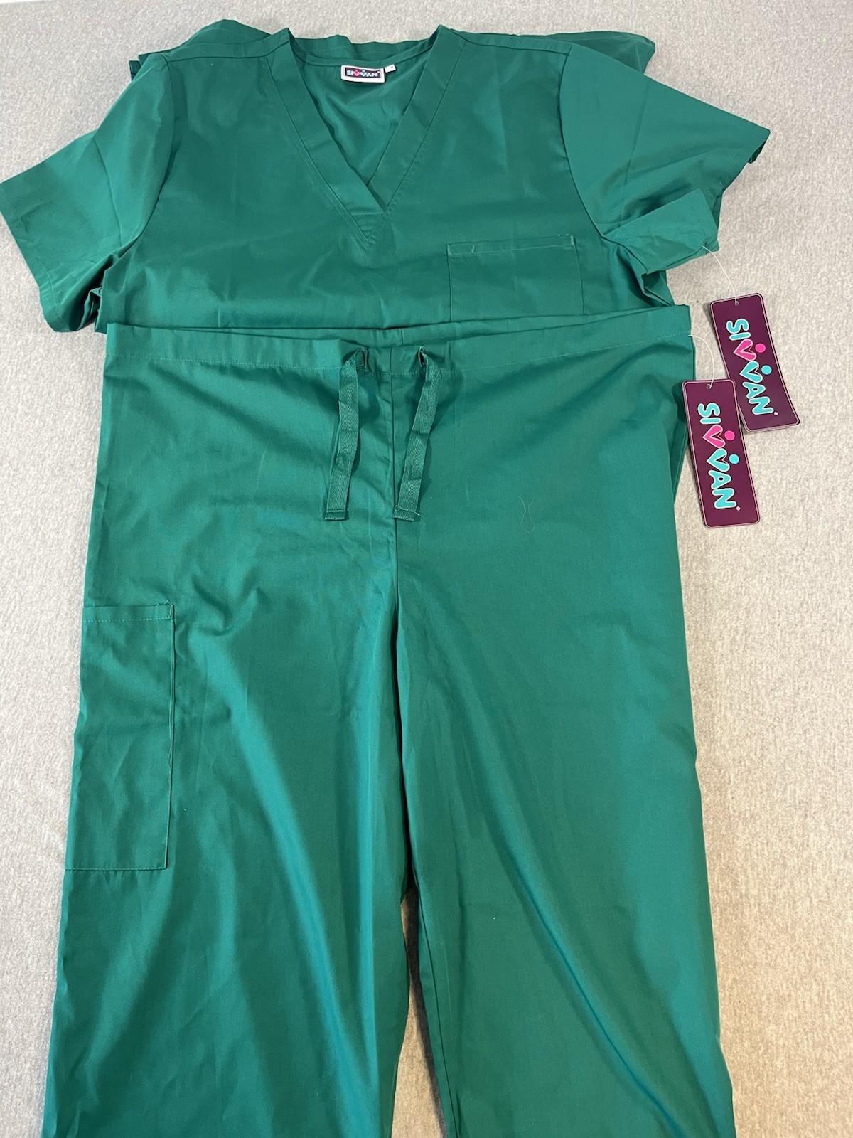NWT Sivvan Unisex Classic Scrub Set V Neck Top/Drawstring Pants Green Size L NWT Sivvan Unisex Classic Scrub Set V Neck Top/Drawstring Pants Green Size L