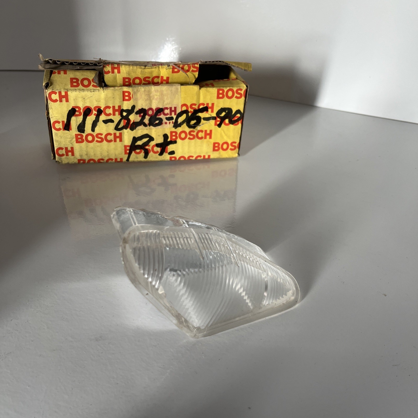 BOSCH Clear Indicator R Side 111-826-06-90 *Ex-Mercedes Dealers NOS Collection* BOSCH Clear Indicator R Side 111-826-06-90 *Ex-Mercedes Dealers NOS Collection*
