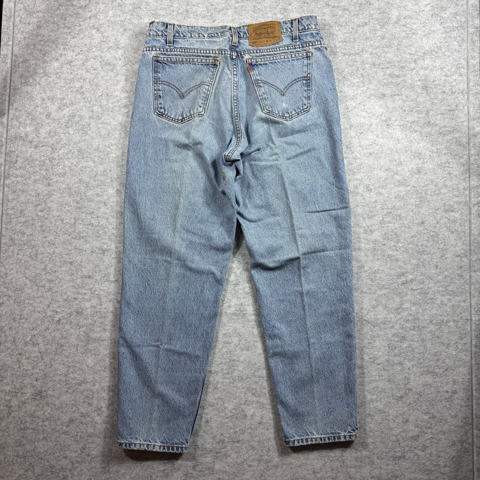 Vintage 90s Levi\'s 550 Orange Tab Relaxed Tapered Jeans 34x28 Light Wash
