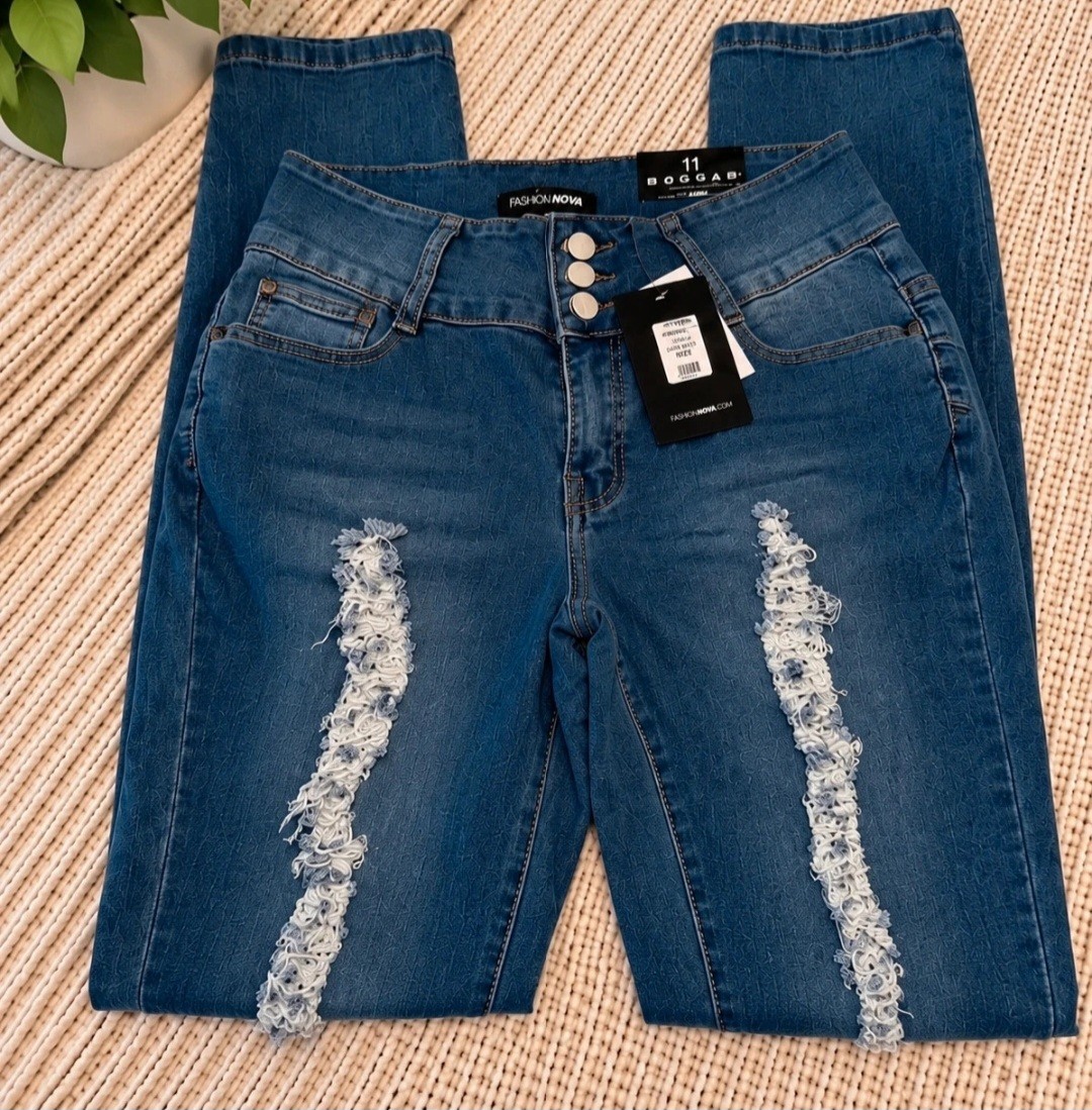 Fashion Nova Distressed High-waisted Jeans,  Juniors/women - Size 11
