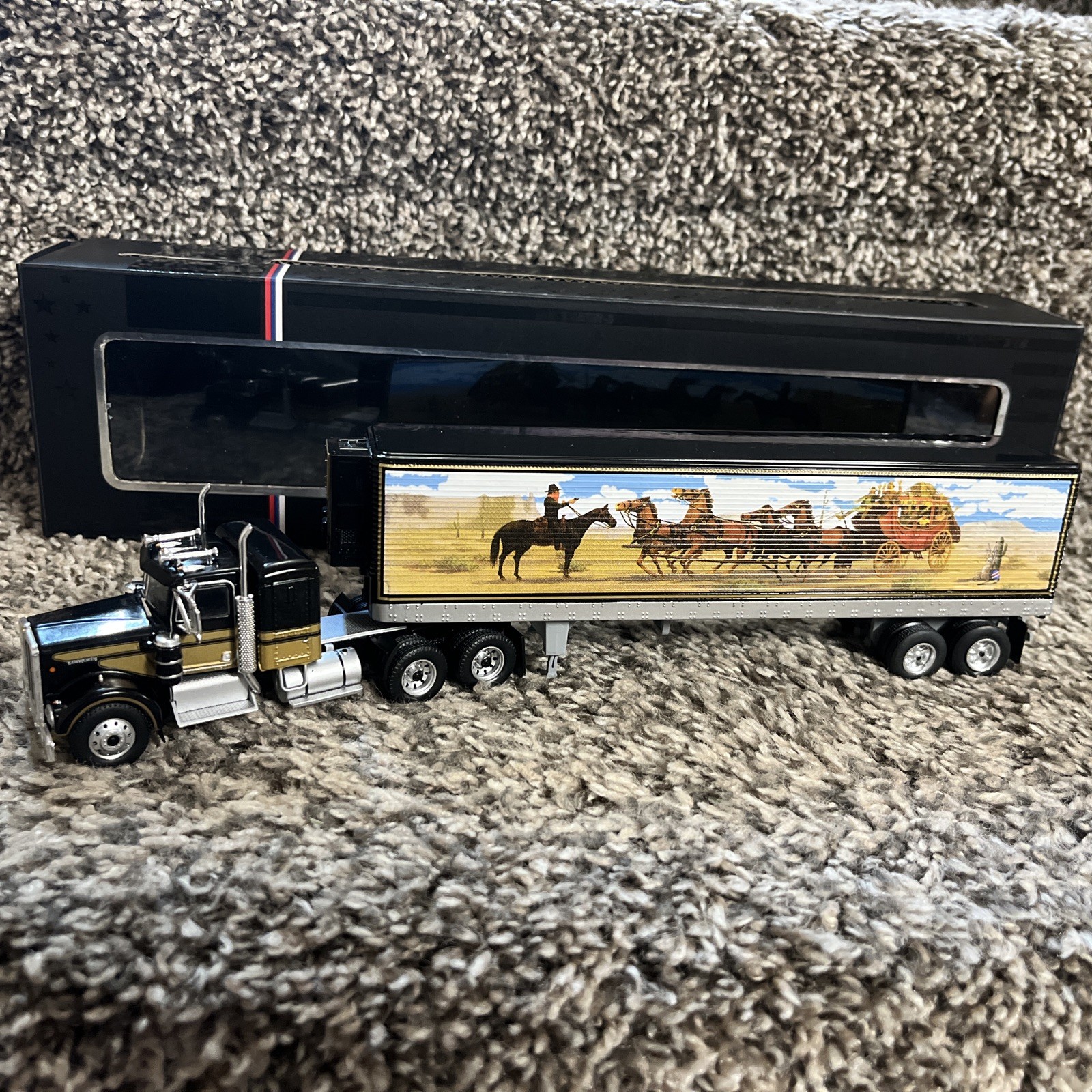 1:64 IXO 1976 Kenworth W900 Smokey & The Bandit Truck Tractor Trailer NEW 1:64 IXO 1976 Kenworth W900 Smokey & The Bandit Truck Tractor Trailer NEW