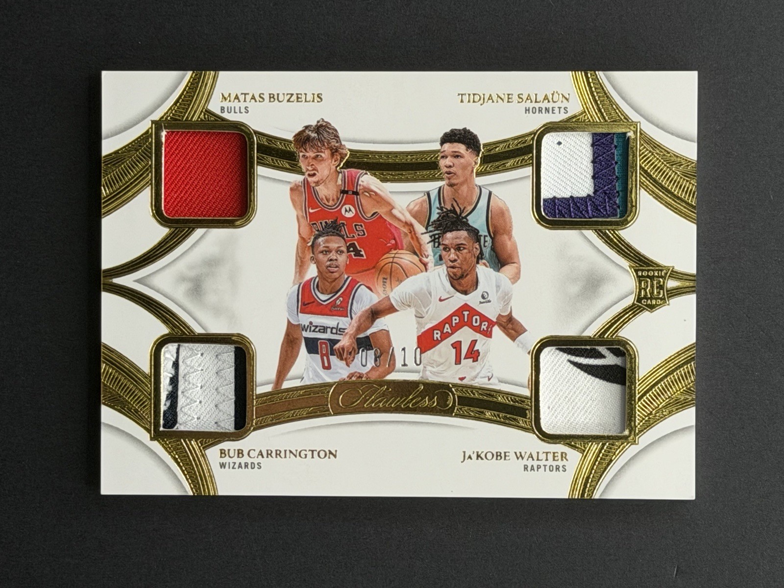 2024-25 Flawless Quad Patches GOLD 8/10=1/1 BUZELIS SALAÜN BUB JA\'KOBE (RC,GU) 2024-25 Flawless Quad Patches GOLD 8/10=1/1 BUZELIS SALAÜN BUB JA\'KOBE (RC,GU)