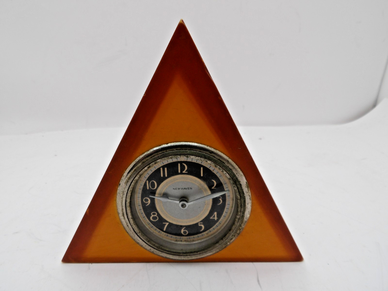 Vintage New Haven Triangle Bakelite? Clock