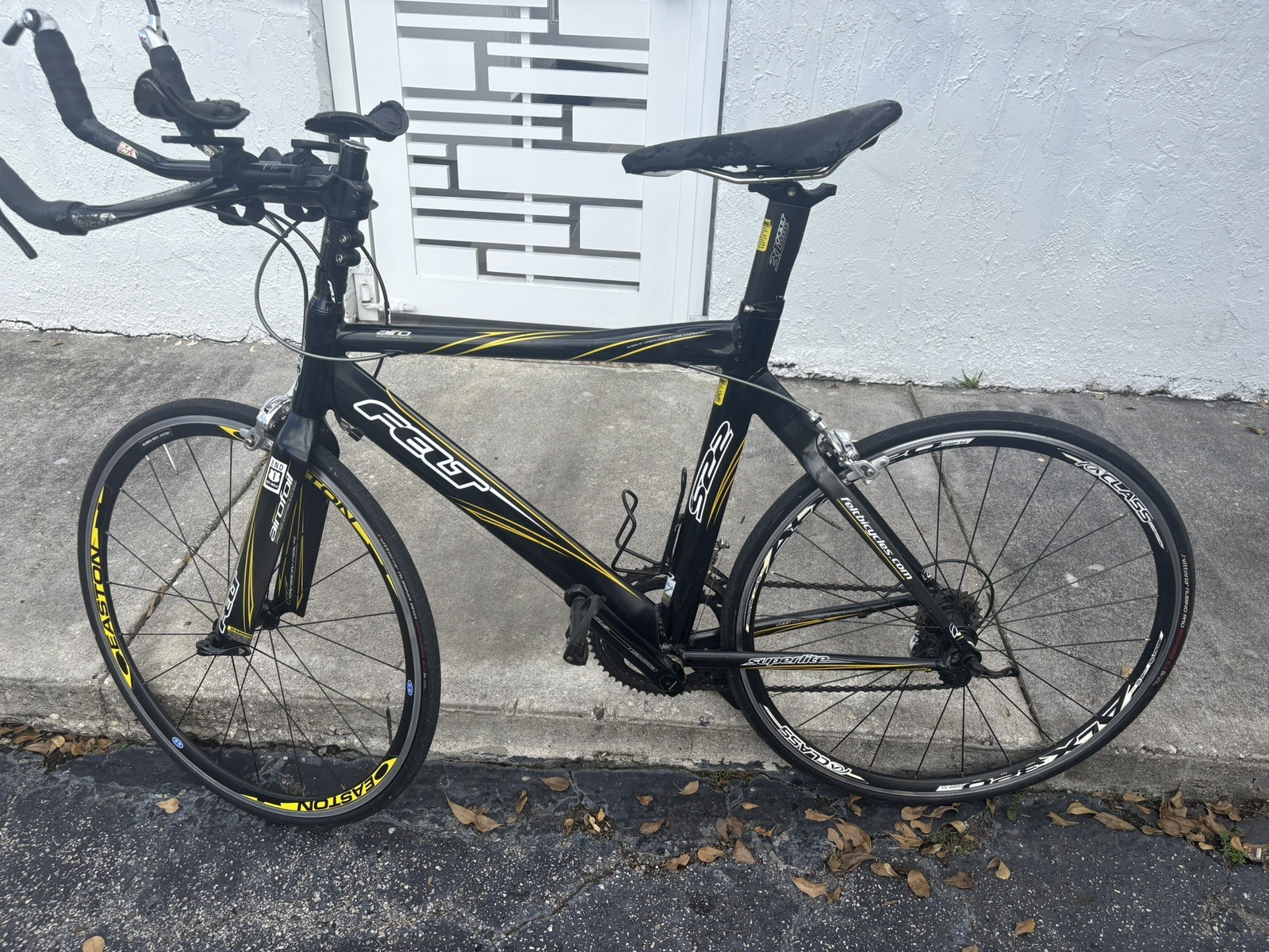 FELT Aero S22 Carbon/Aluminum Frame Road Bicycle - 52cm -Shimano Dura Ace FELT Aero S22 Carbon/Aluminum Frame Road Bicycle - 52cm -Shimano Dura Ace