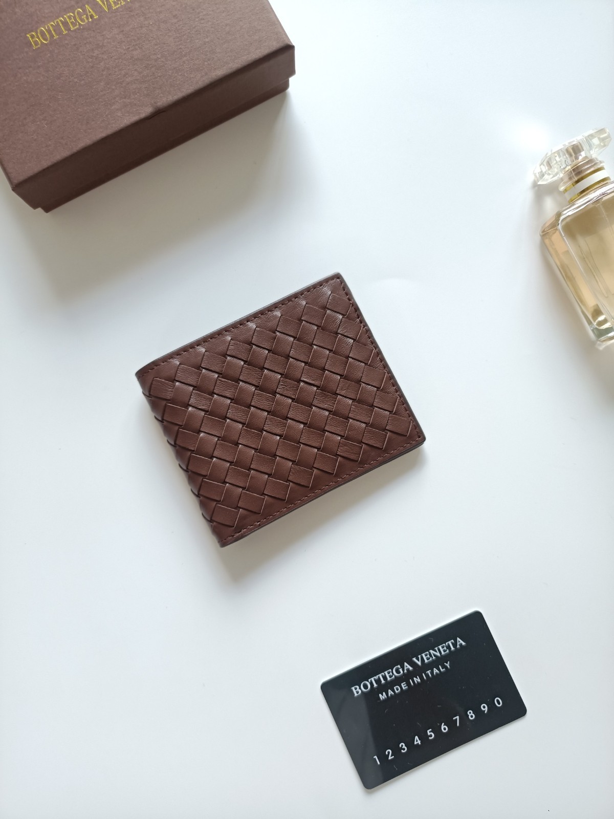 BOTTEGA VENETA Men’s Intrecciato Lambskin Leather Bifold Wallet Brown 743211 BOTTEGA VENETA Men’s Intrecciato Lambskin Leather Bifold Wallet Brown 743211