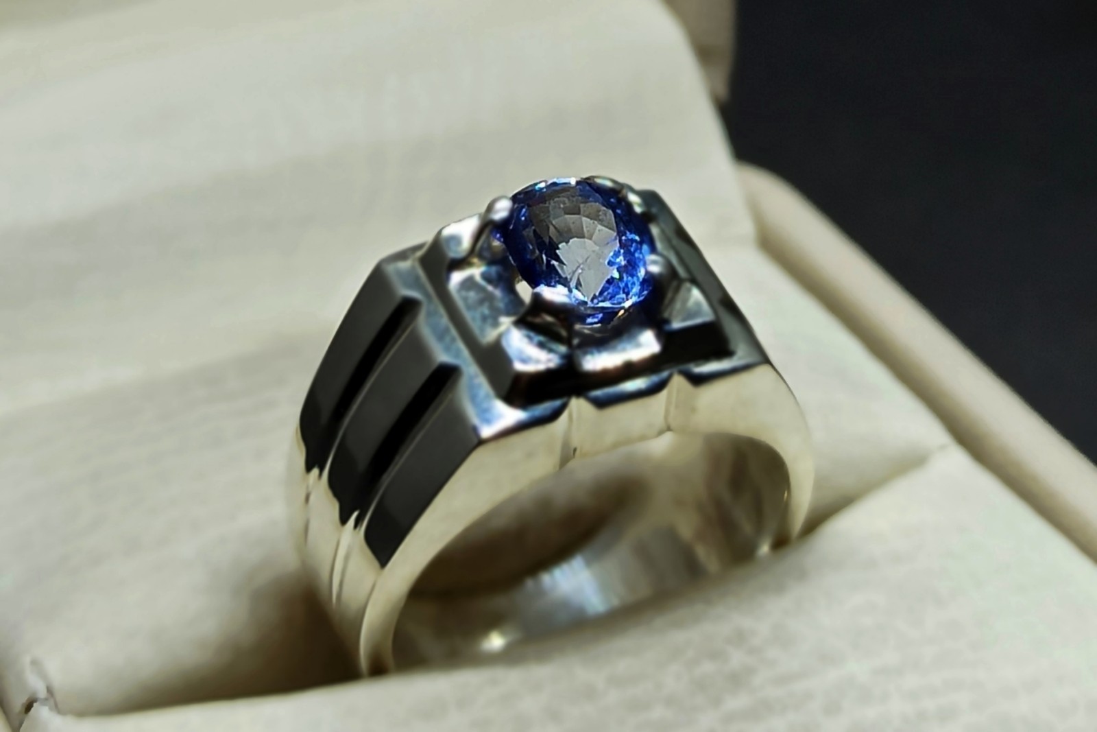 Natural Certified Ceylon 2 Carat Blue Sapphire Sterling Silver 925 Handmade Ring