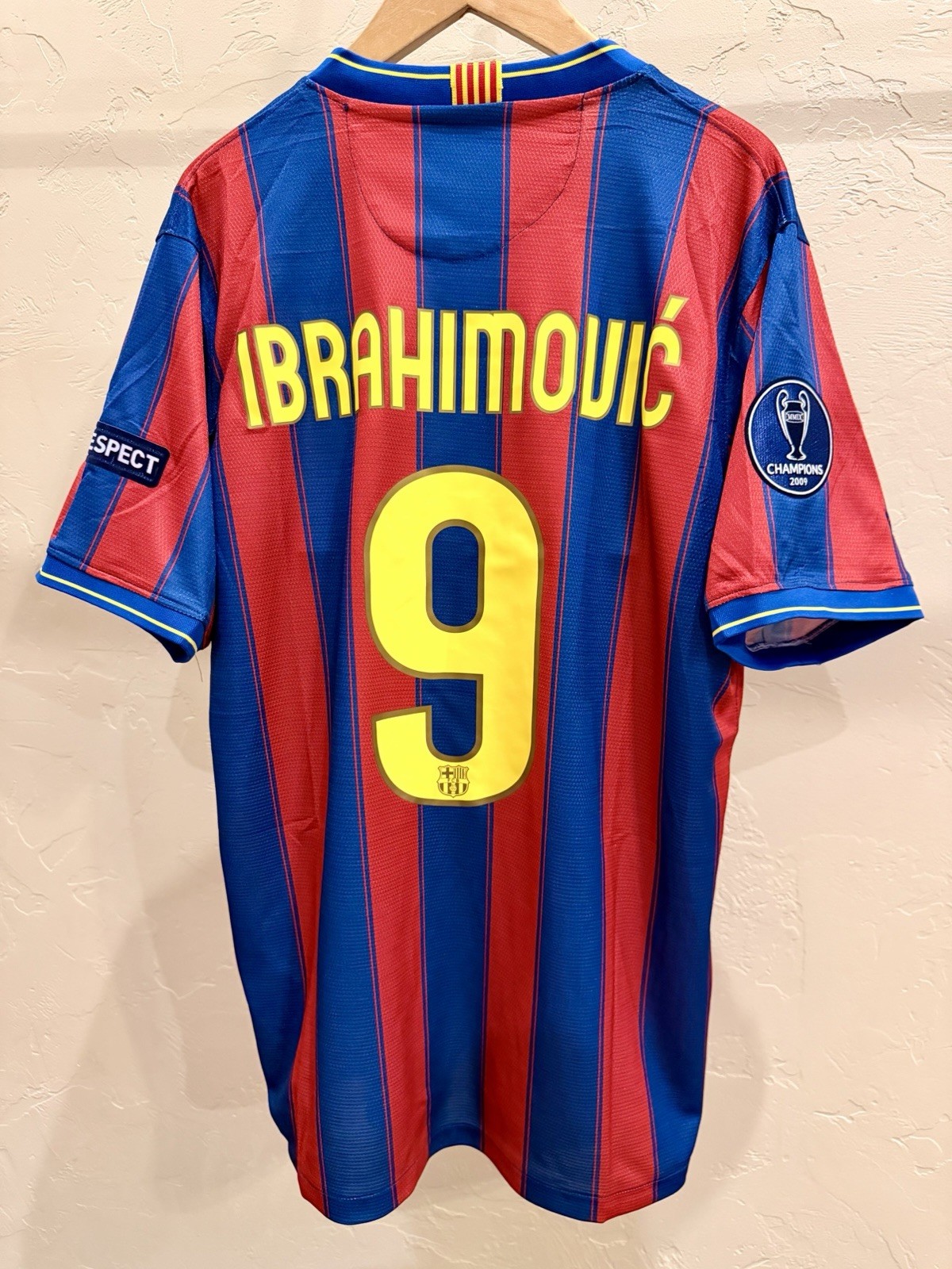 Zlatan Ibrahimovic FC Barcelona 2009-10 World Club Cup Champions Home Kit Zlatan Ibrahimovic FC Barcelona 2009-10 World Club Cup Champions Home Kit