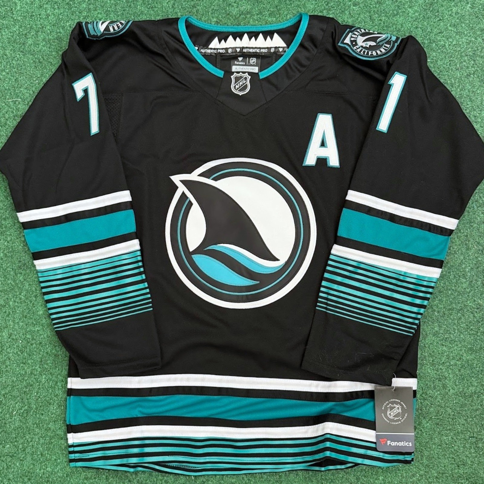 Macklin Celebrini Sharks Black Alternate Jersey Adult Size M Macklin Celebrini Sharks Black Alternate Jersey Adult Size M