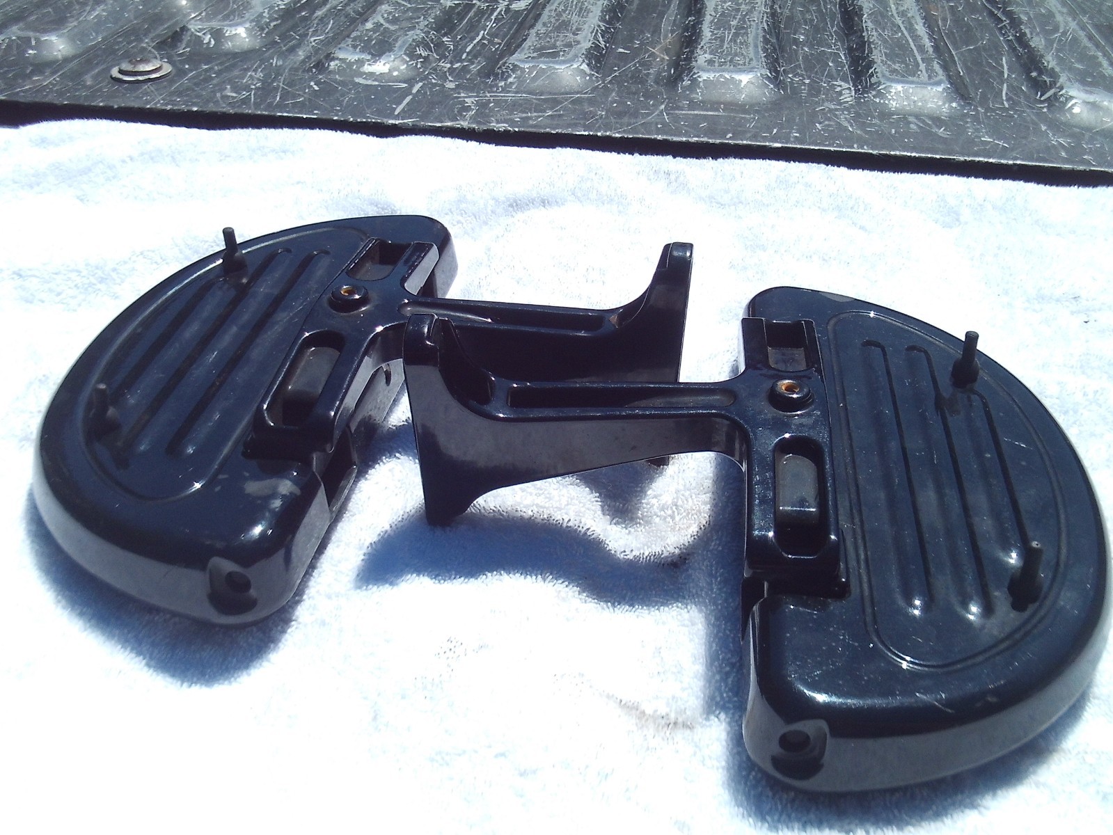 09-23 Harley Touring Left & Right Rear Passenger Footrest Floor Board 09-23 Harley Touring Left & Right Rear Passenger Footrest Floor Board