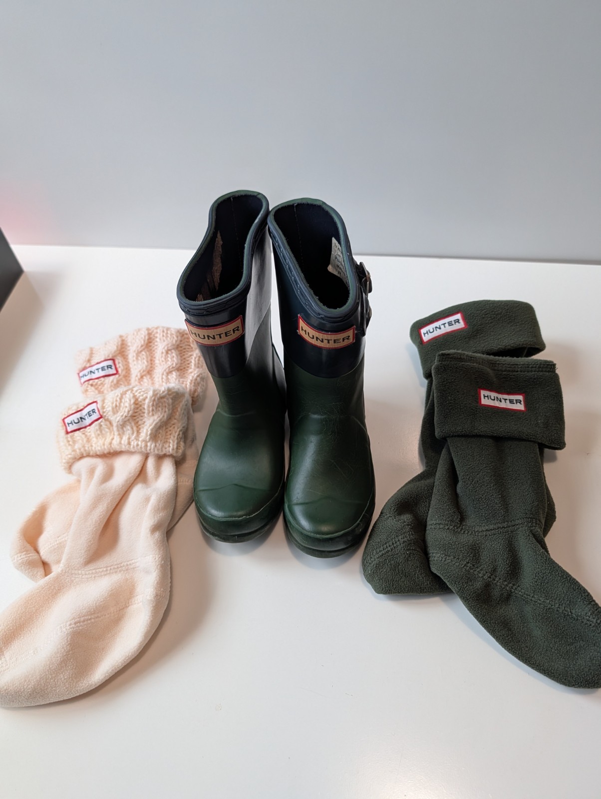 Hunter Kids Green Rain Boots UK 9 US 11G 10B EU 26/27 + 2 Pairs Boot Socks