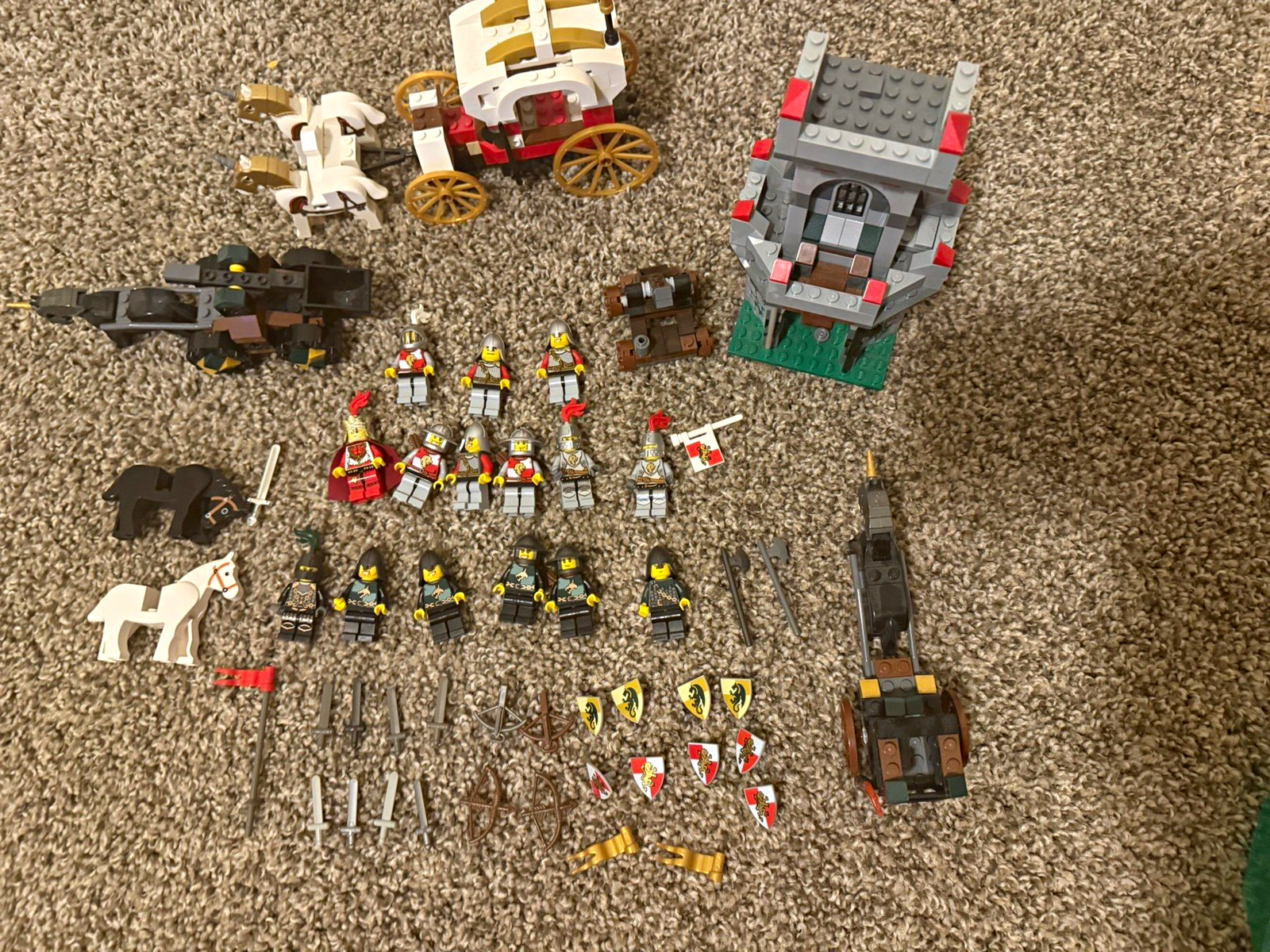 LEGO LION KNIGHTS AND DRAGON KNIGHTS LOT LEGO LION KNIGHTS AND DRAGON KNIGHTS LOT