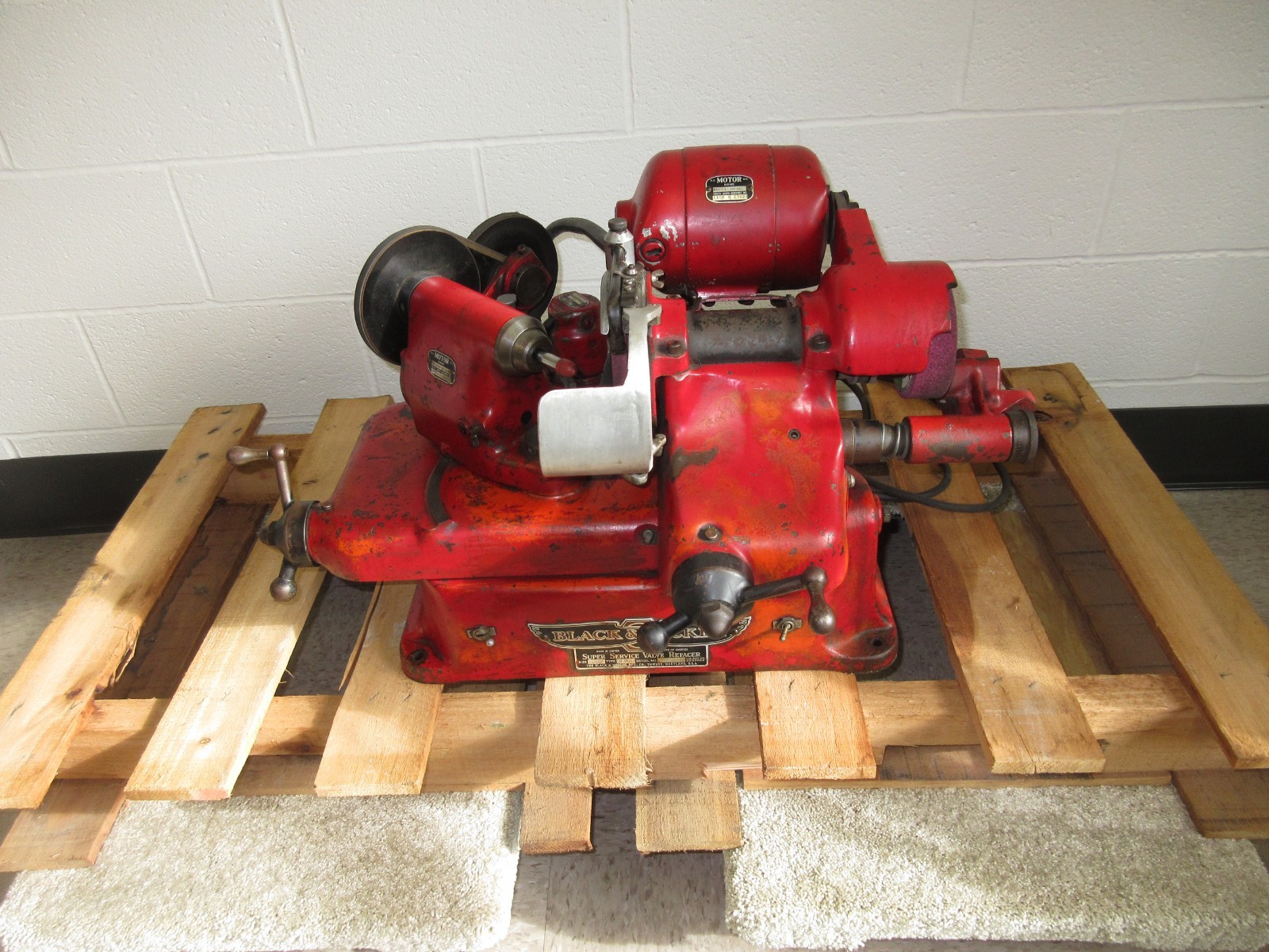 Vintage BLACK & DECKER VALVE REFACER  Working Condition  ORIGINAL PAINT Nice