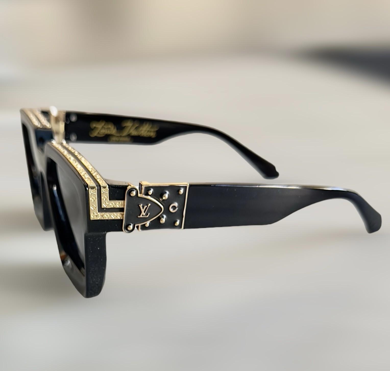 Louis Vuitton Millionaire Sunglasses Black/Gold Unisex Hip Hop Shades