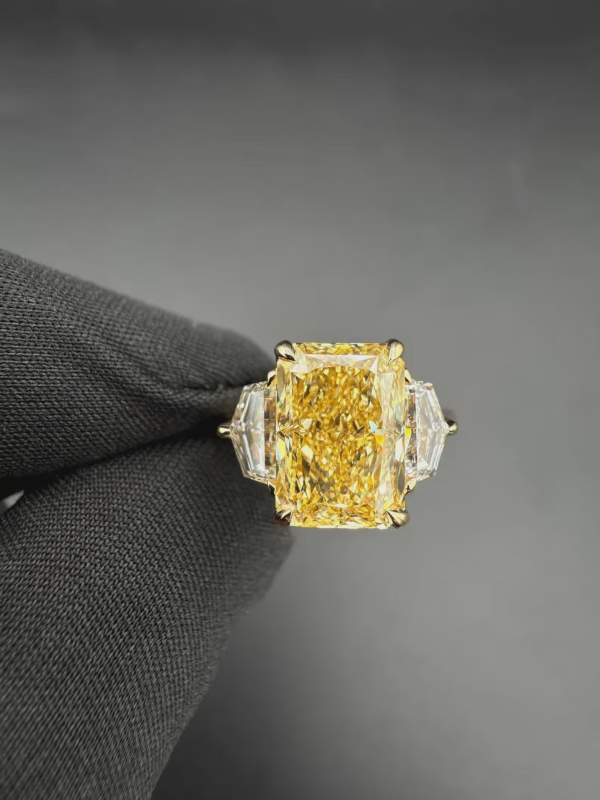 IGI 4.50Ct Radiant EF/VS1 Lab Grown Yellow Diamond Wedding Ring 14K Yellow Gold