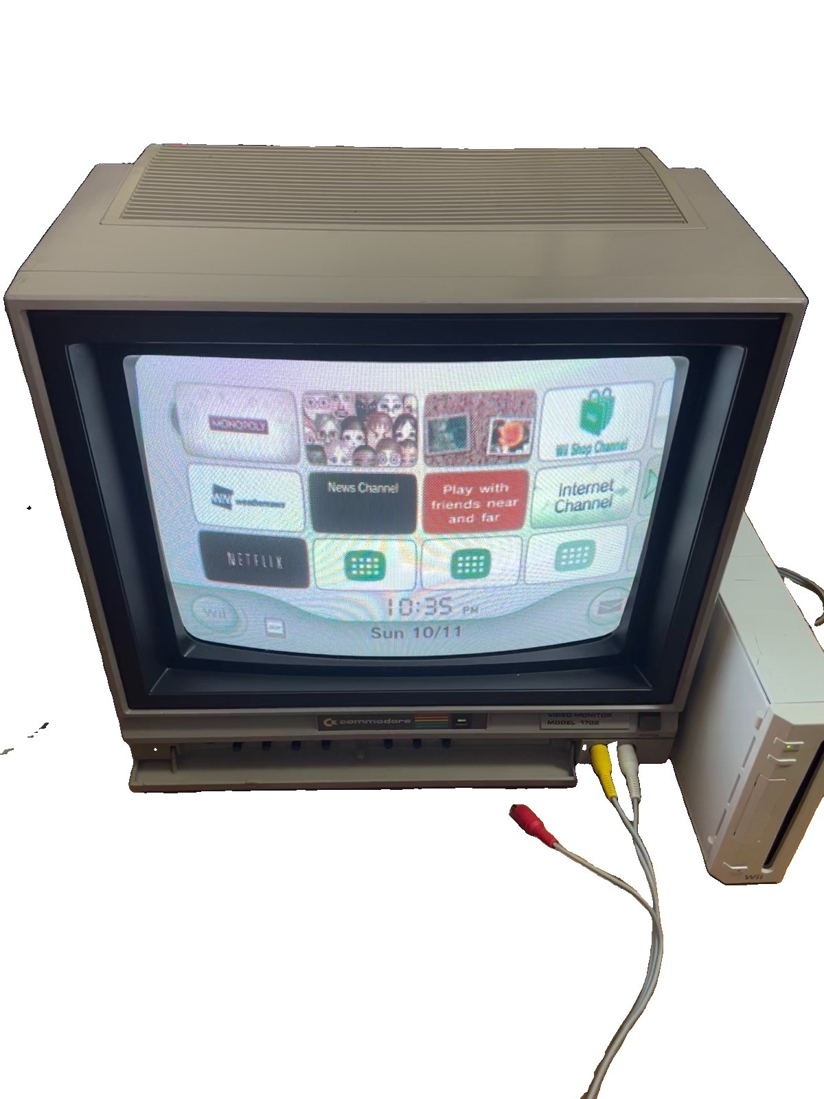 Vintage 1984 Commodore 1702 CRT TV RETRO GAMING LumaChroma TESTED RARE Vintage 1984 Commodore 1702 CRT TV RETRO GAMING LumaChroma TESTED RARE