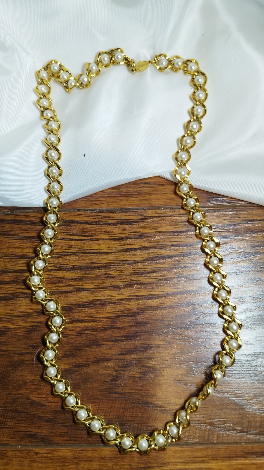 Vintage NAPIER Signed Faux Pearl & Gold Tone Hugs & Kisses Ribbon Necklace 24\ Vintage NAPIER Signed Faux Pearl & Gold Tone Hugs & Kisses Ribbon Necklace 24\