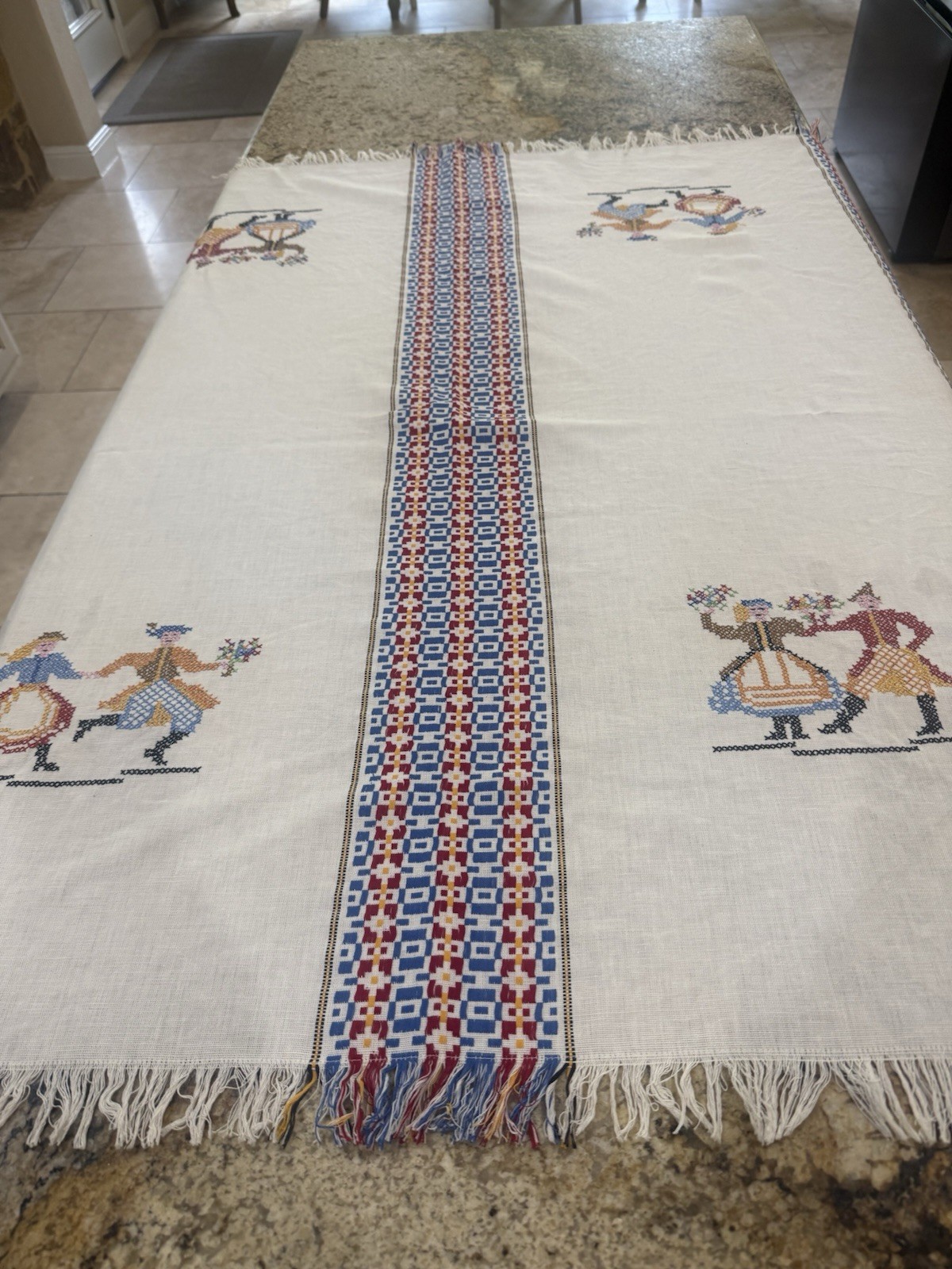 Vintage Handcrafted European Folk-art Linen Tablecloth with Crossstitch Design Vintage Handcrafted European Folk-art Linen Tablecloth with Crossstitch Design