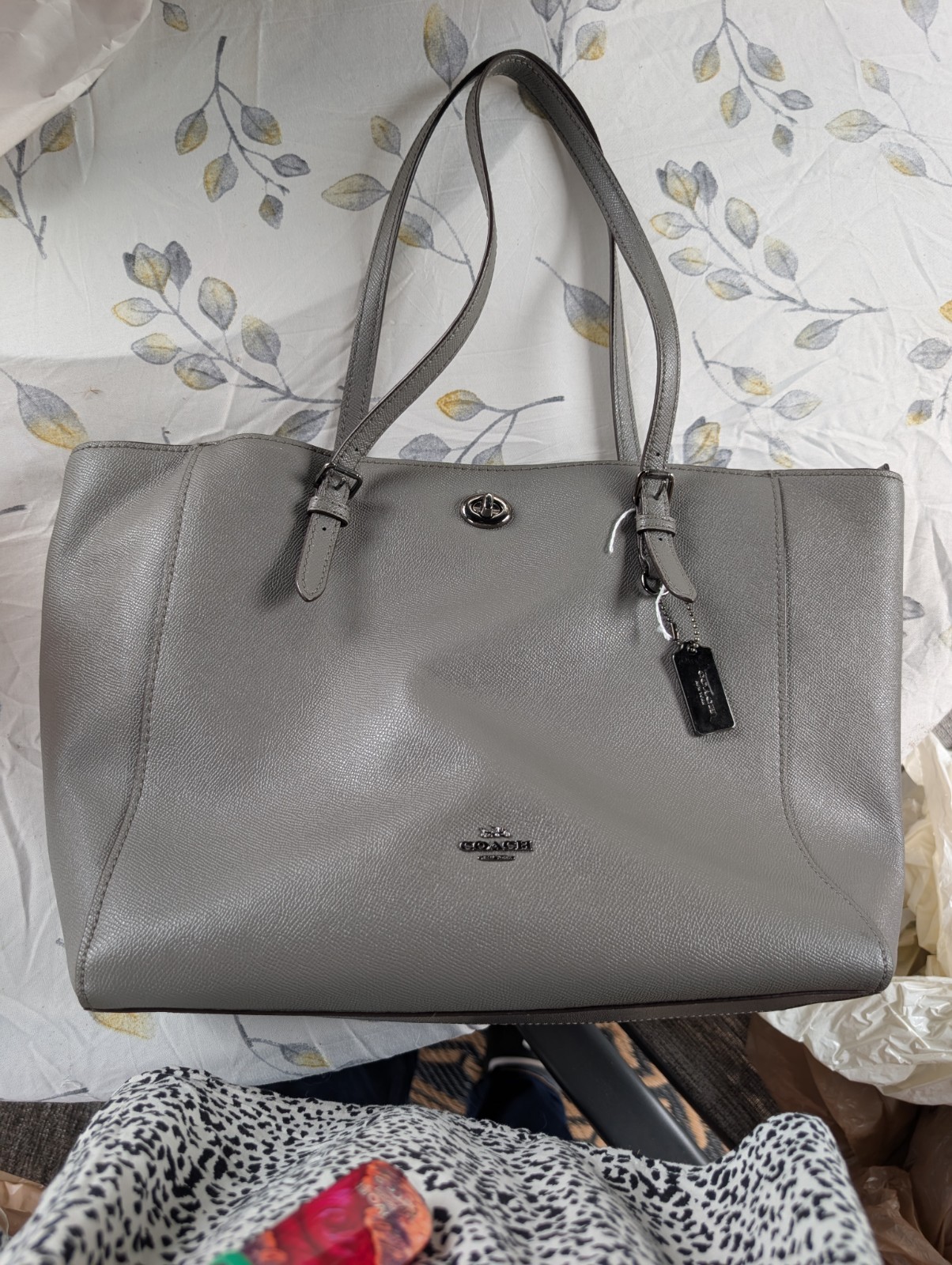 Coach Gray Leather Tote with Turn-Lock and Tag plus Zipper closure Coach Gray Leather Tote with Turn-Lock and Tag plus Zipper closure
