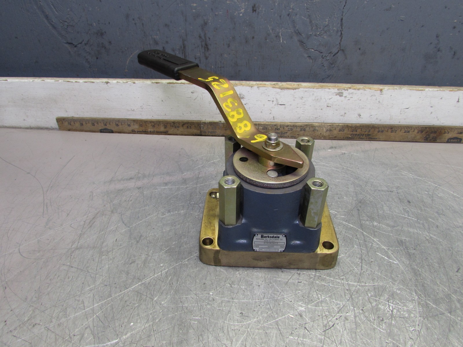 New Barksdale 3765M3WC3 , Manual Hydraulic Valve ,3k psi, 3-POS., MAKE OFFER