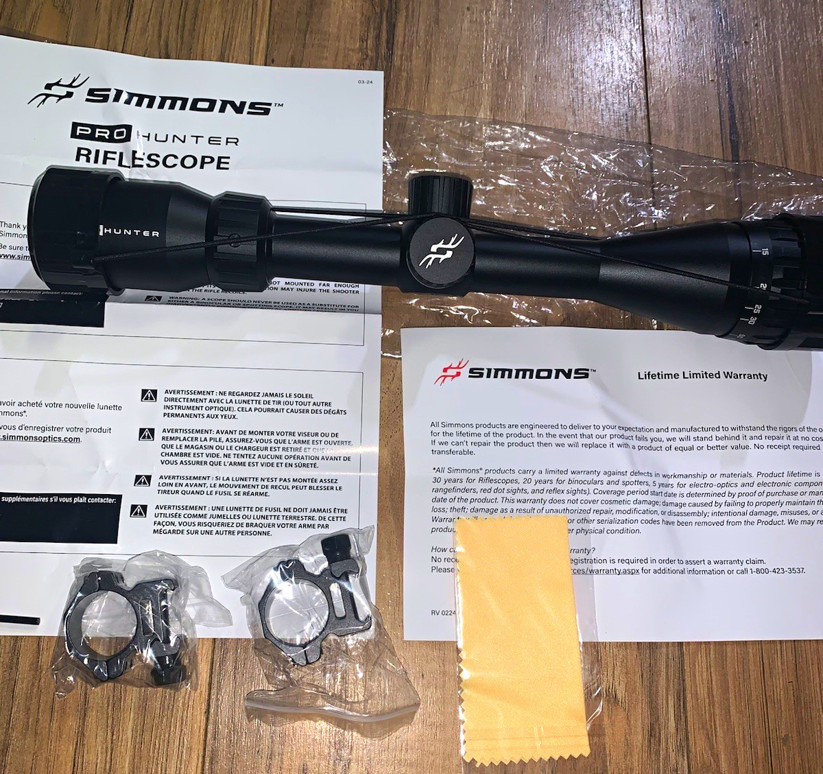 Simmons Pro Hunter Rifle Scope Black w/ Rings & Lens Cloth Simmons Pro Hunter Rifle Scope Black w/ Rings & Lens Cloth