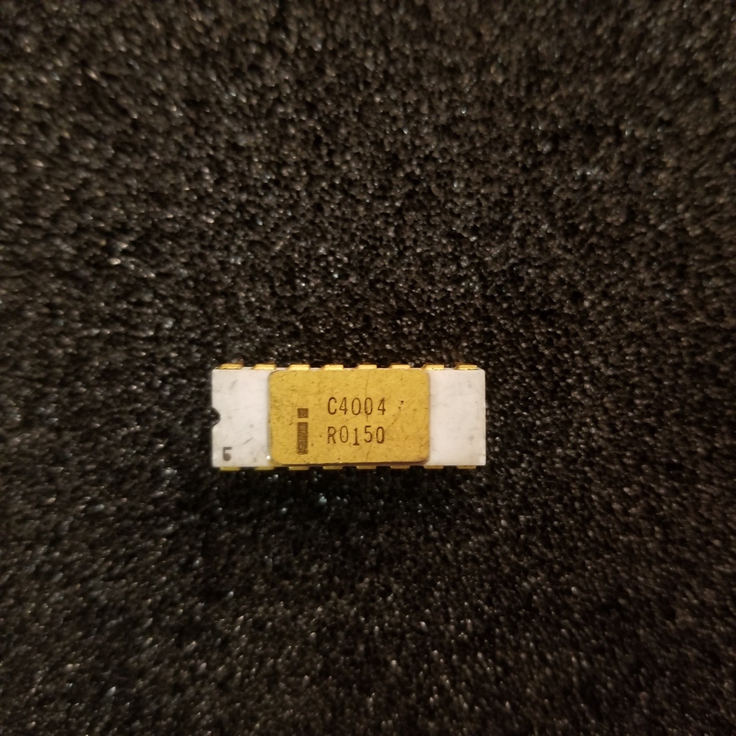 Rare factory remarked White Intel C4004 Gold Ceramic Processor, working Rare factory remarked White Intel C4004 Gold Ceramic Processor, working
