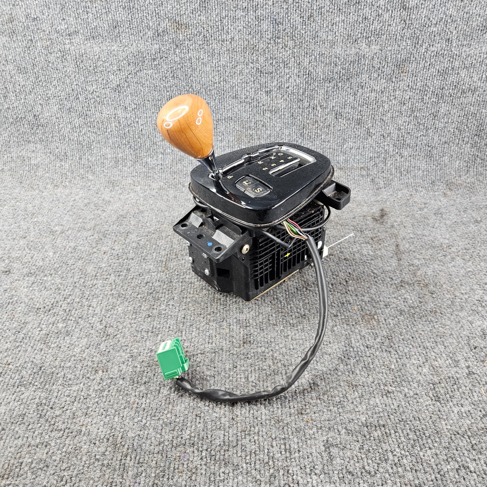 04-09 Jaguar X350 XJ8 Vanden Plas Auto Gearshift Hand Lever Shifter Selector 04-09 Jaguar X350 XJ8 Vanden Plas Auto Gearshift Hand Lever Shifter Selector
