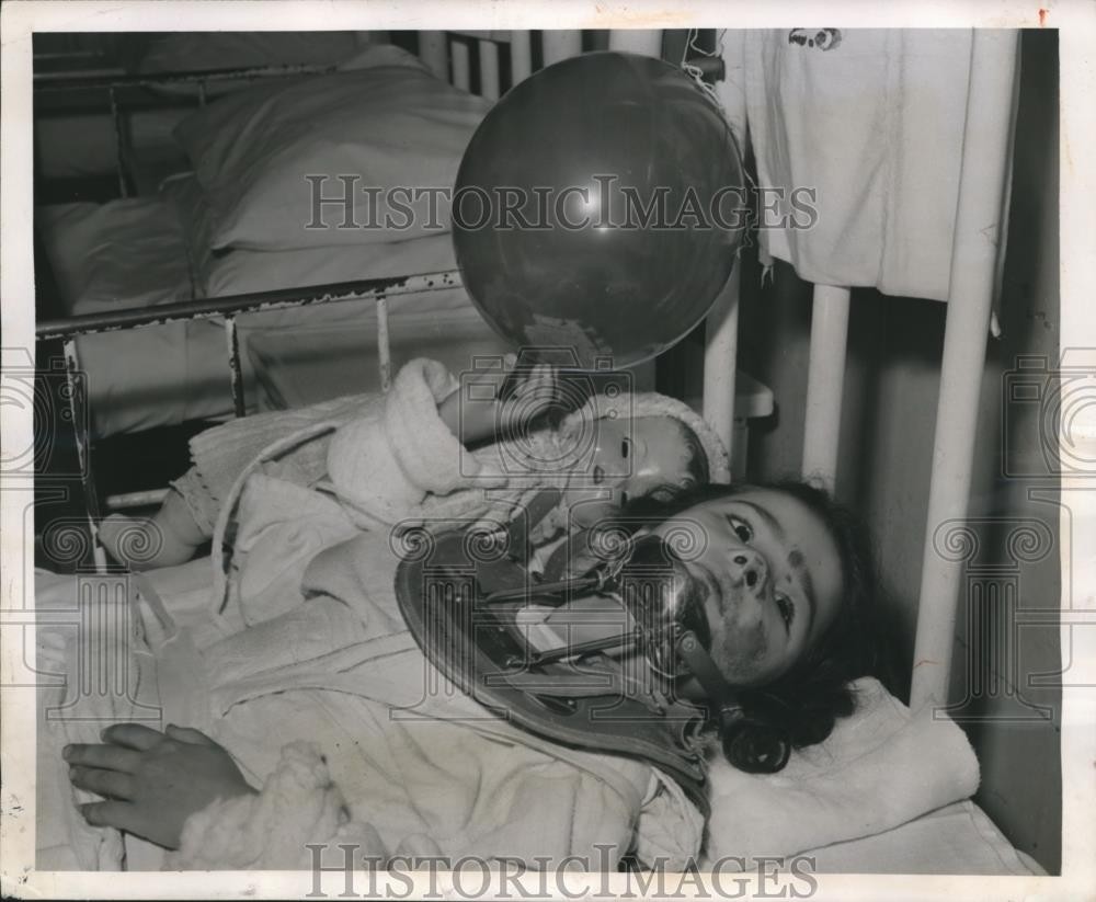 1947 Press Photo Yvonne Scodellaro with Balloon & Doll Injured in Car Accident