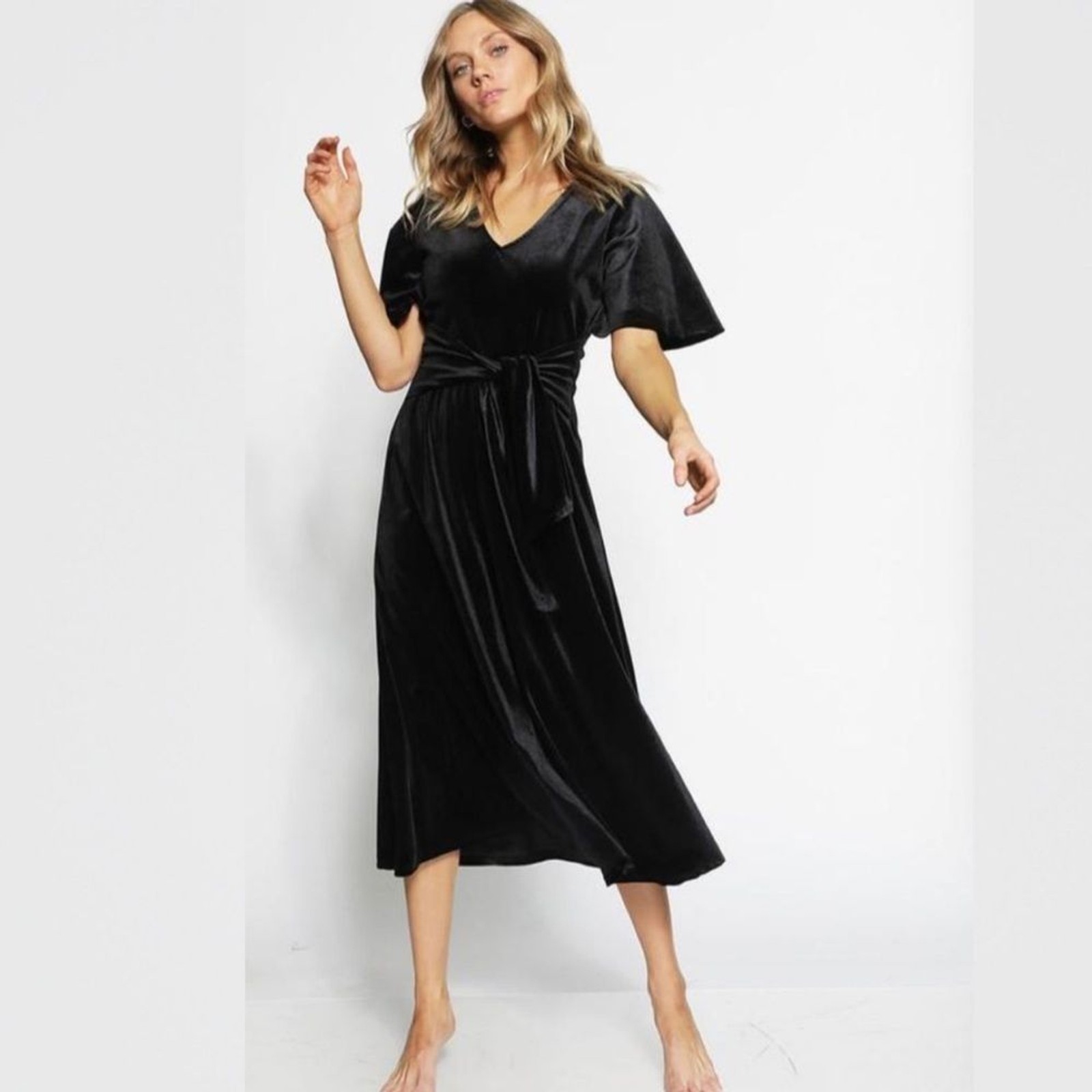 🆕 Bibi Velour Midi Length Dress w/ Tie Around the Waist - Jet Black 🆕 Bibi Velour Midi Length Dress w/ Tie Around the Waist - Jet Black