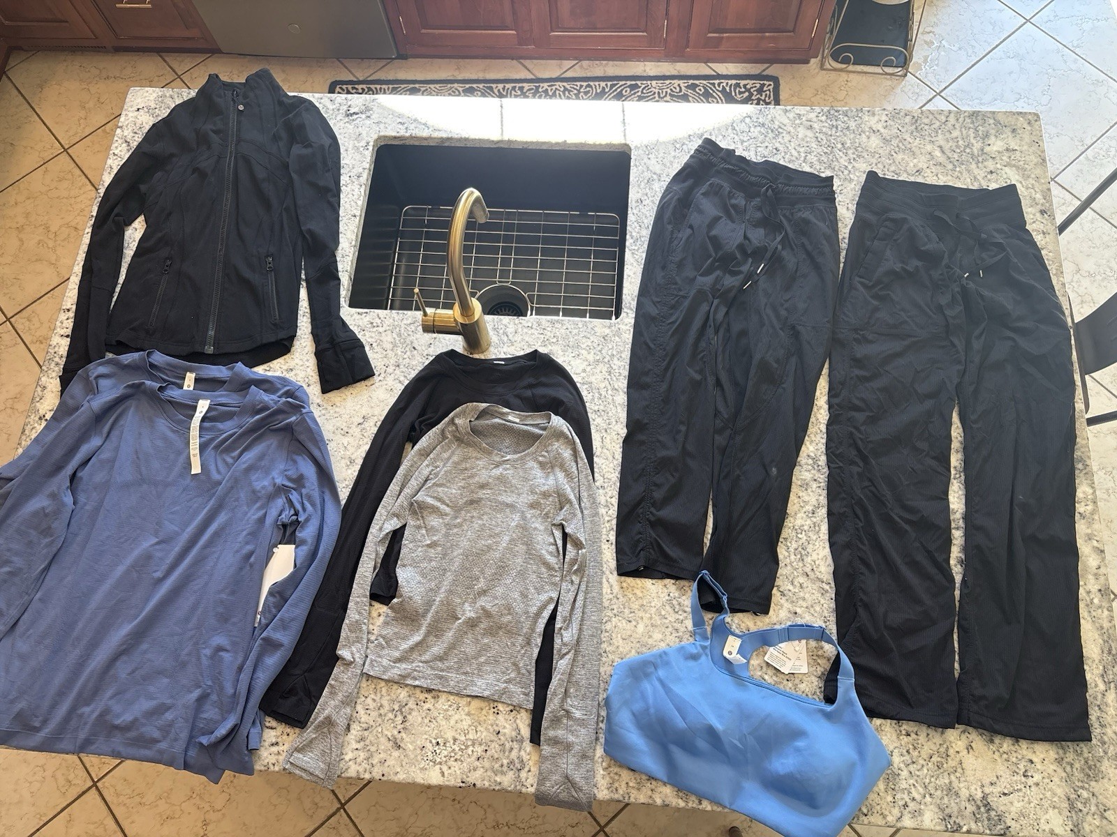 Lululemon Women’s XS/2/4 Activewear Lot - 8 items (Pants Tops Jacket Bra)