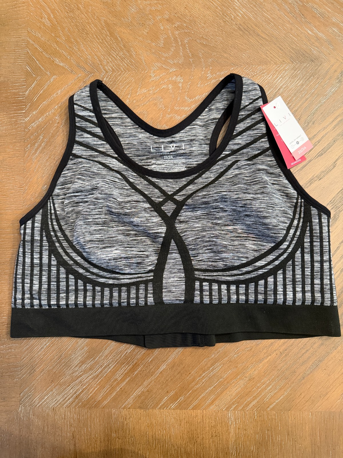 NWT Lane Bryant LIVI Active Seamless Wireless Medium Impact Sports Bra 22/24 NWT Lane Bryant LIVI Active Seamless Wireless Medium Impact Sports Bra 22/24