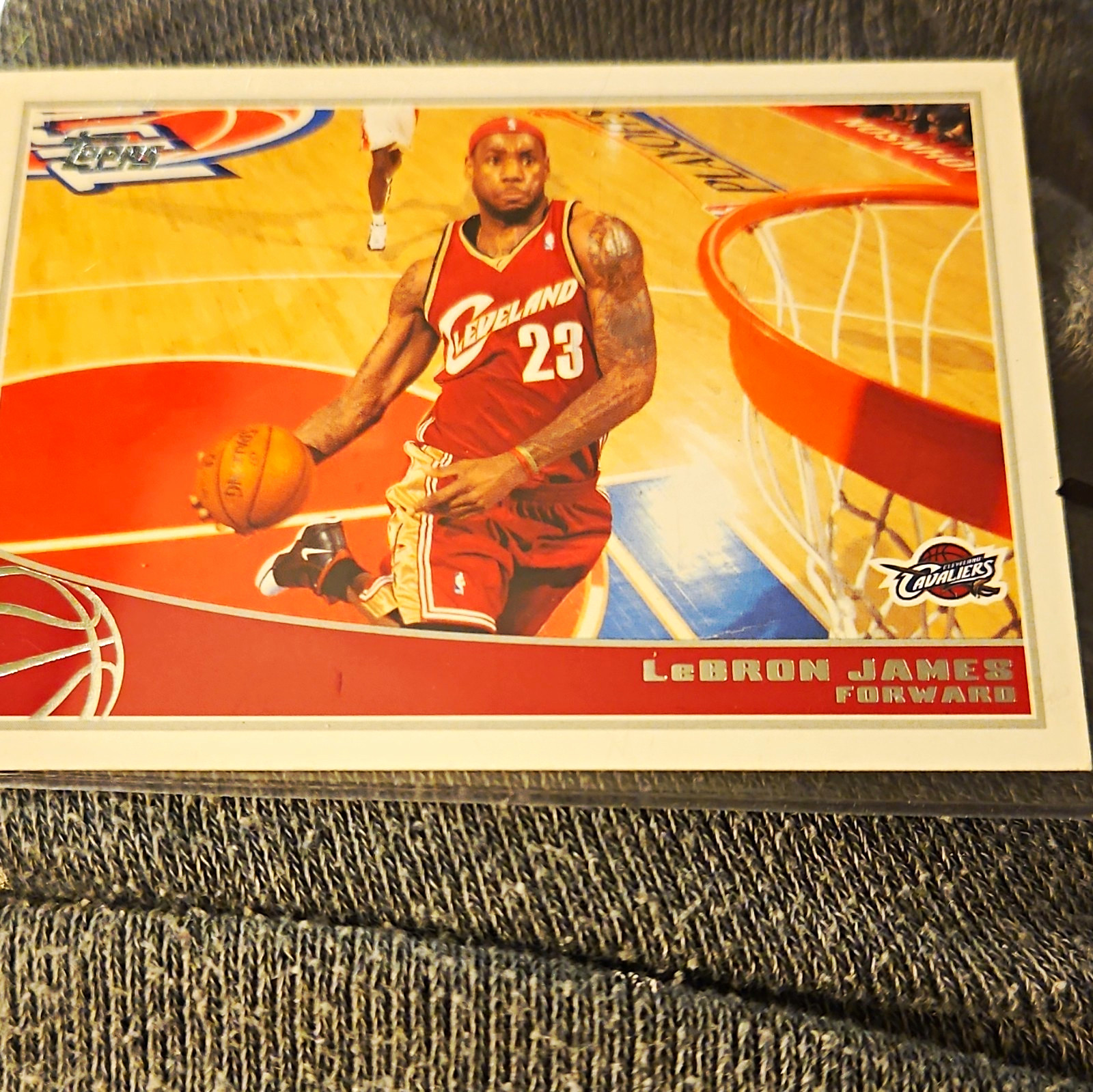 Topps LeBron James Cleveland Cavaliers Basketball Card #42 2009-10 Base Set Topps LeBron James Cleveland Cavaliers Basketball Card #42 2009-10 Base Set