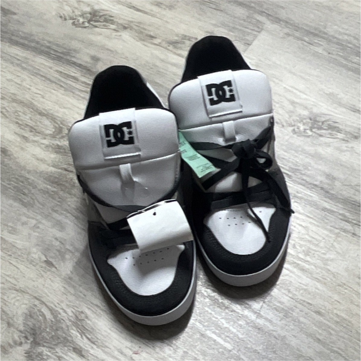 DC Shoes Pure Black/White Low-Top Skateboarding Shoes Men\'s US 9 M DC Shoes Pure Black/White Low-Top Skateboarding Shoes Men\'s US 9 M