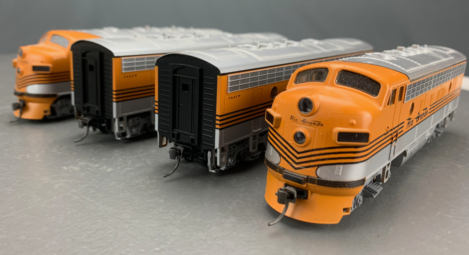 HO Stewart/Kato Rio Grande F7 A-B-B-A  4 Stripe Locomotives Pwrd Dcc-NSnd HO8065