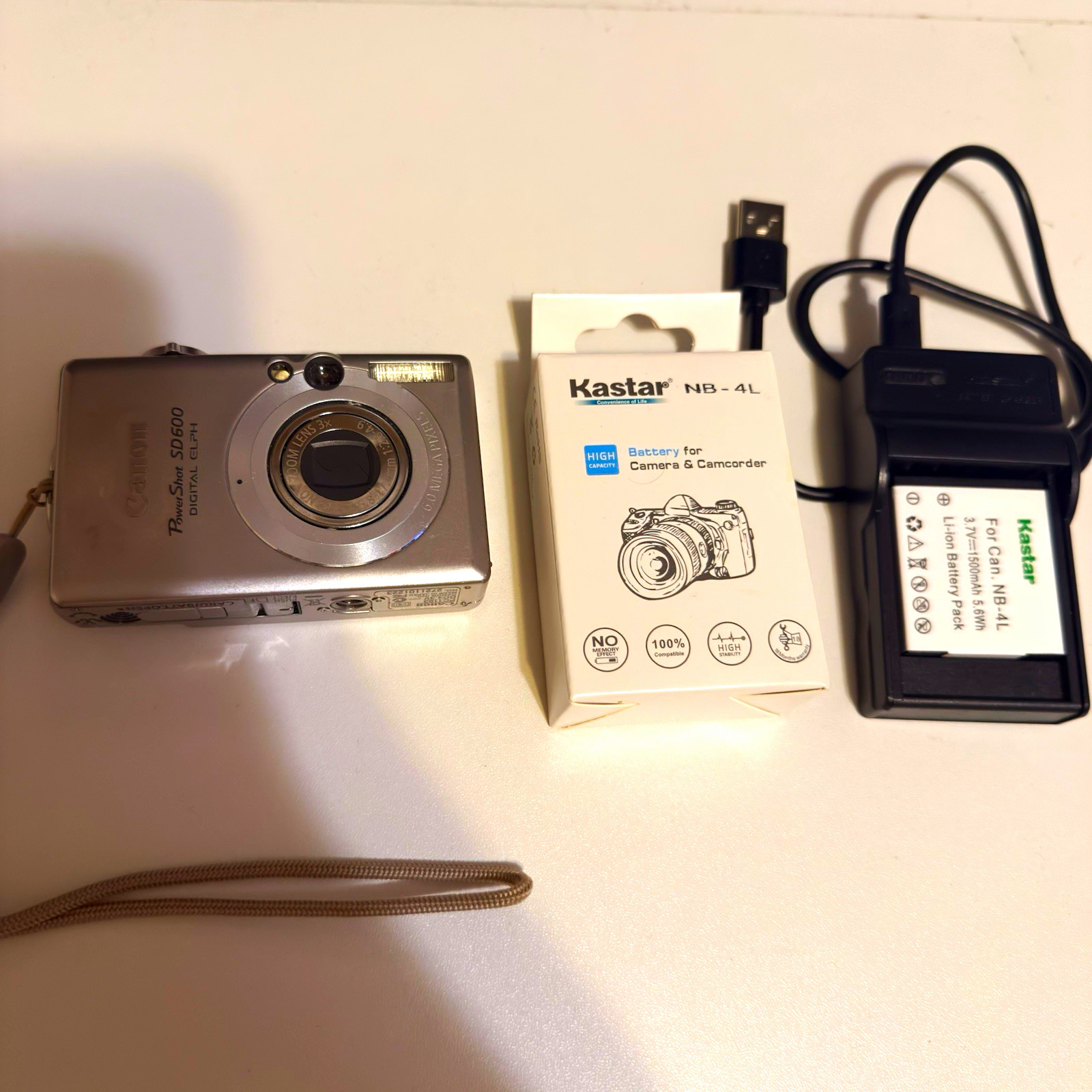 Canon PowerShot SD600 7.1MP 3x Zoom Silver Camera w/ NB-4L Charger & Extra Batt Canon PowerShot SD600 7.1MP 3x Zoom Silver Camera w/ NB-4L Charger & Extra Batt