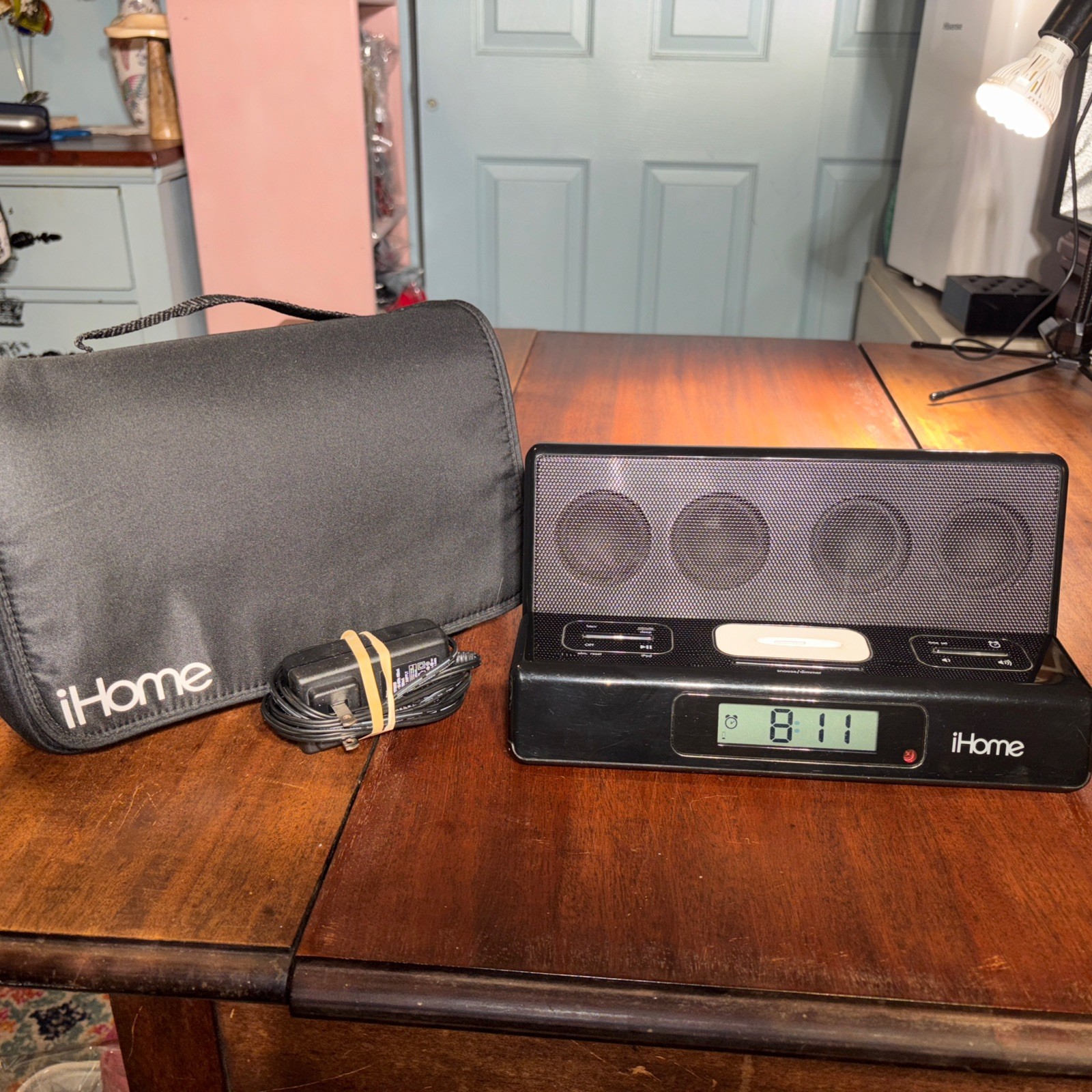 iHome 2 Go Alarm Clock iPod Dock Station c/w Carrying Case iH27B iHome 2 Go Alarm Clock iPod Dock Station c/w Carrying Case iH27B