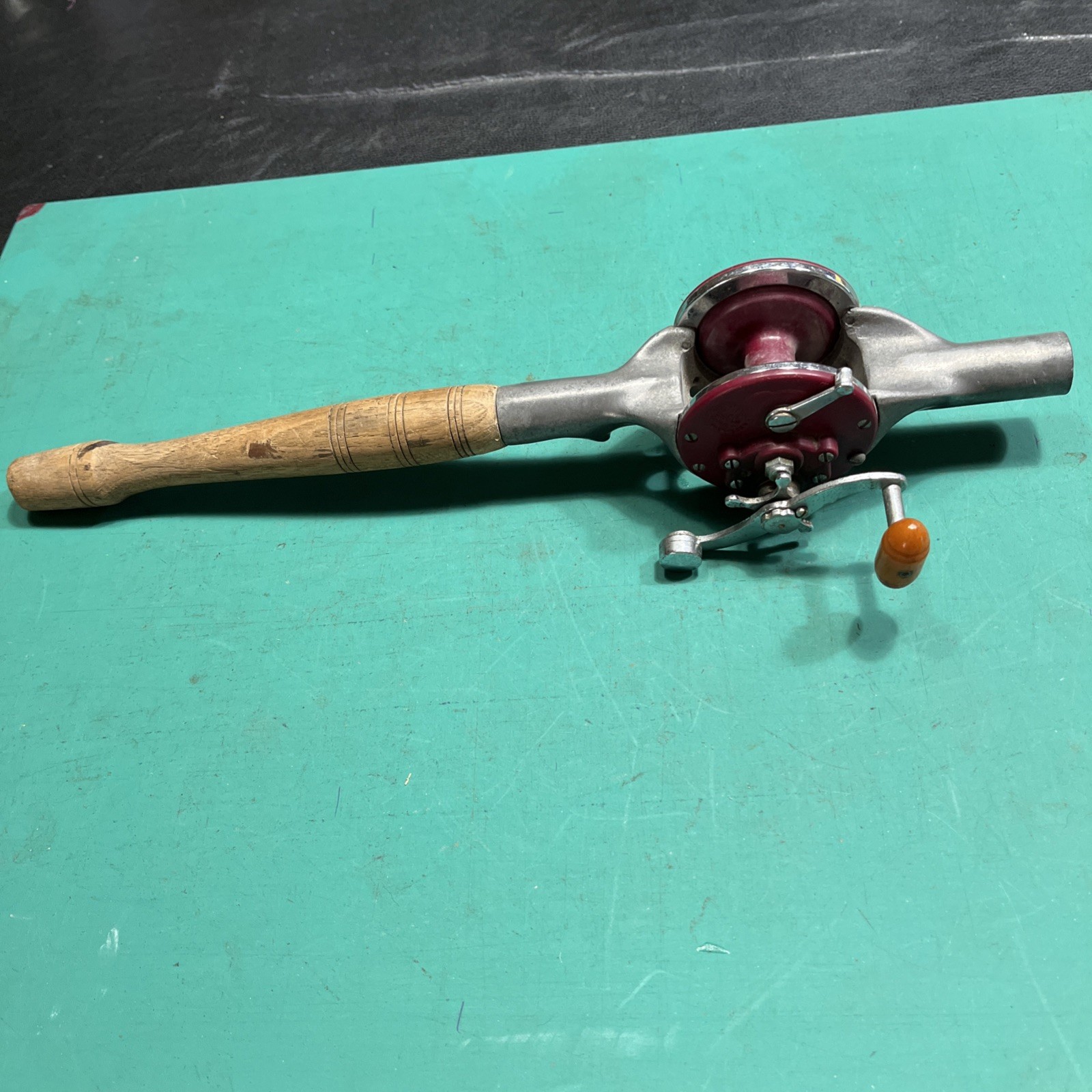 Vintage Unmarked Cradle Fishing Reel. W/ Penn Monofil reel  no.27