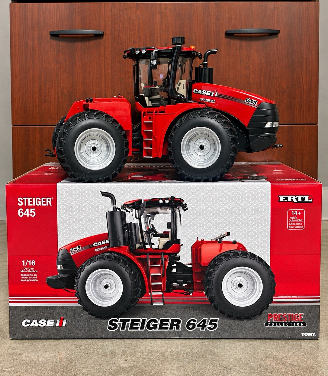 HUGE Ertl Case Steiger 645 1:16 Prestige Collection Diecast Tractor w/ Box NEW HUGE Ertl Case Steiger 645 1:16 Prestige Collection Diecast Tractor w/ Box NEW
