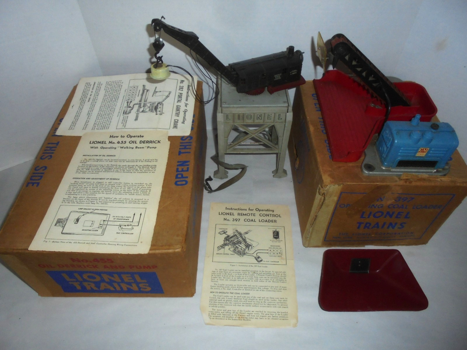 LIONEL TRAINS POST WAR OPERATING ACCESSORIES 455 BOX,282 GANTRY,397 COAL LOADER LIONEL TRAINS POST WAR OPERATING ACCESSORIES 455 BOX,282 GANTRY,397 COAL LOADER