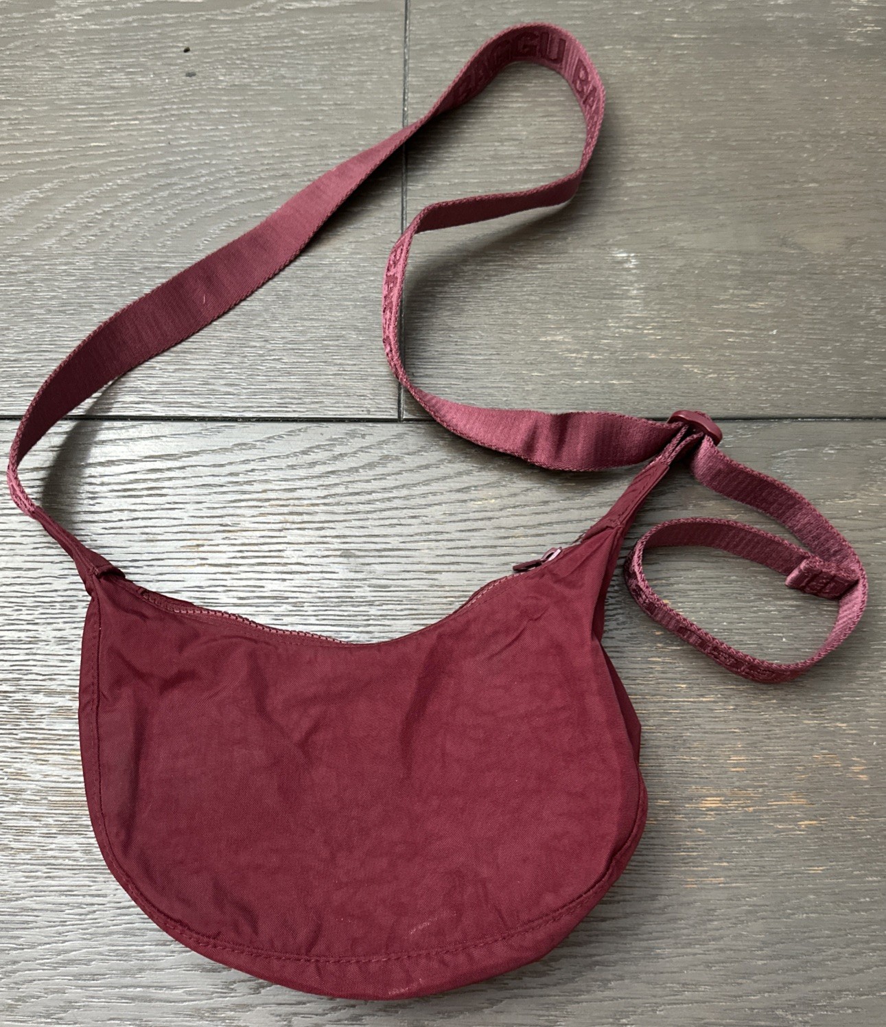BAGGU mahogany Small crescent shoulder bag BAGGU mahogany Small crescent shoulder bag