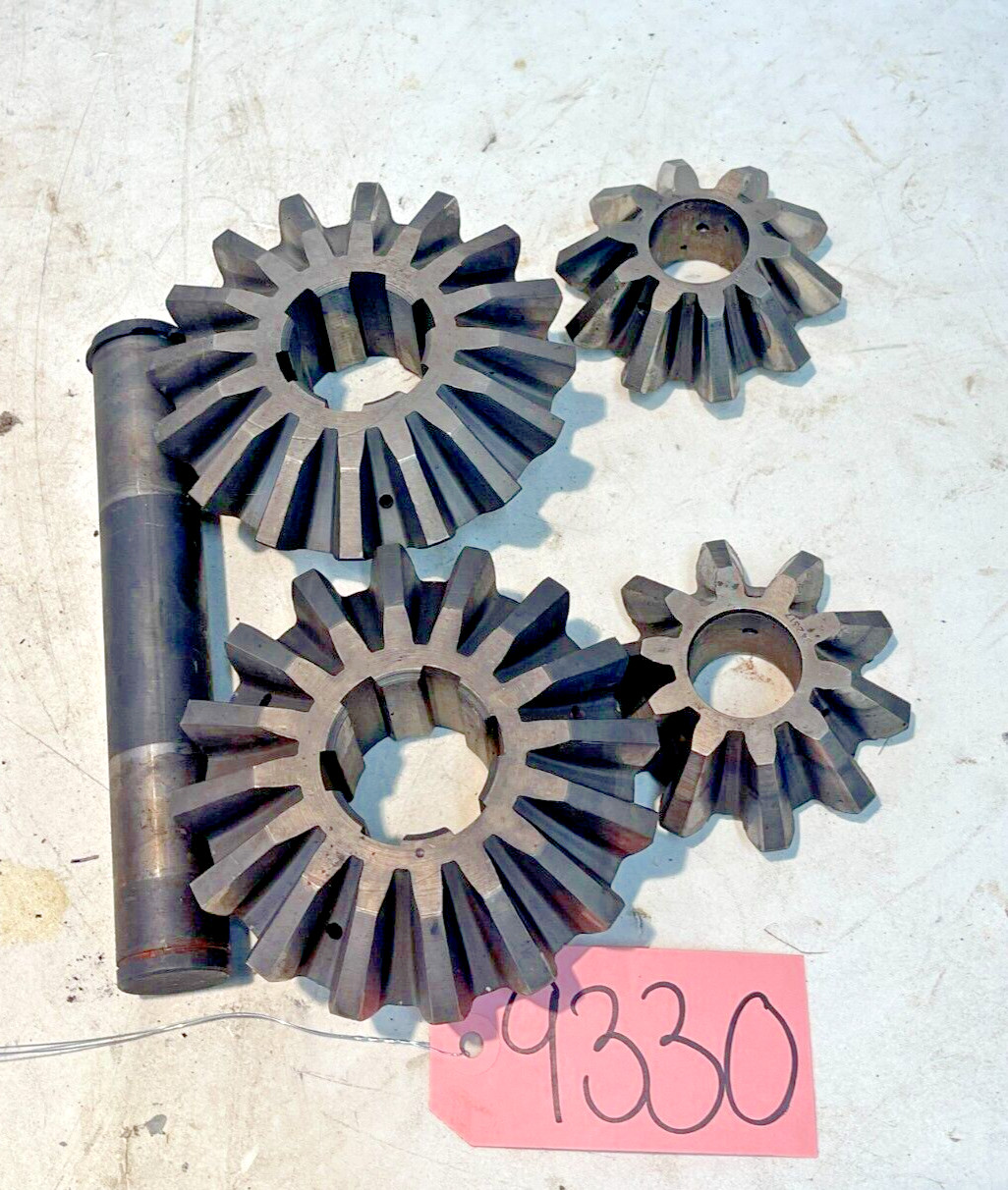 1979 Case David Brown 1210 Tractor Rearend Differential Spider & Bevel Gears 1979 Case David Brown 1210 Tractor Rearend Differential Spider & Bevel Gears