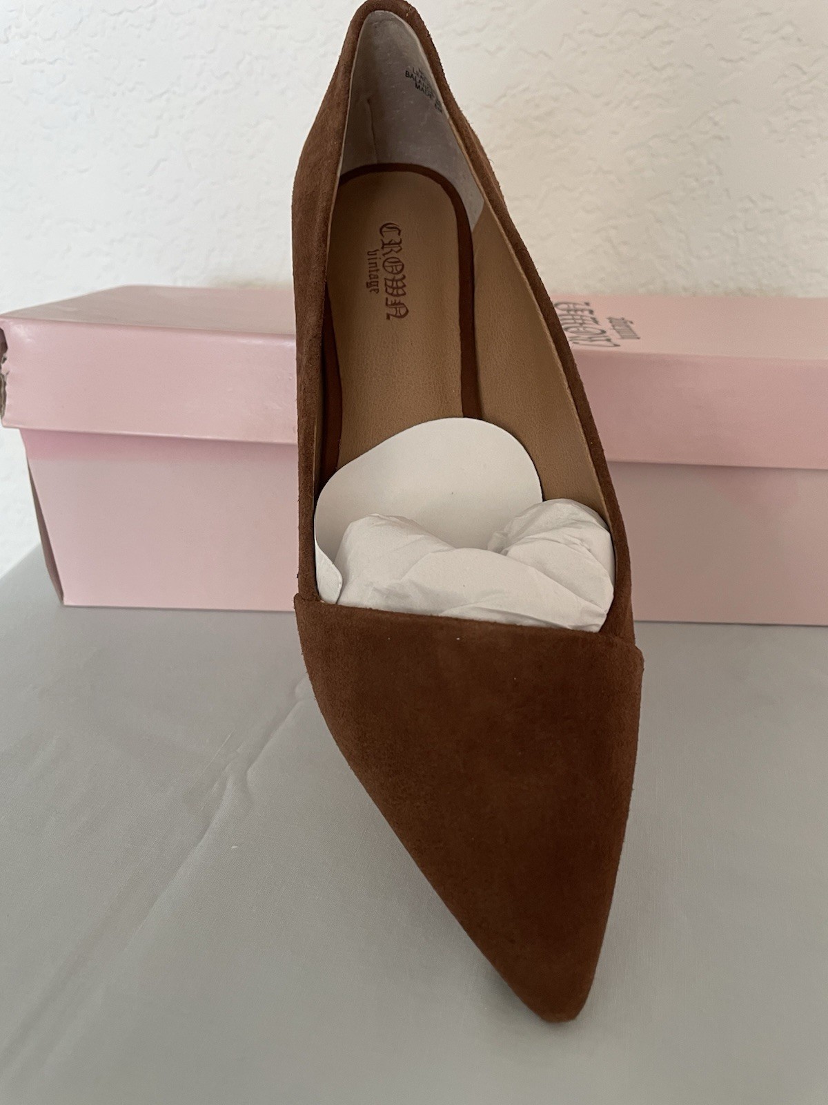 CROWN Vintage Women’s Brown Suede Pointed Toe Slip-On Flats Size 6M CROWN Vintage Women’s Brown Suede Pointed Toe Slip-On Flats Size 6M