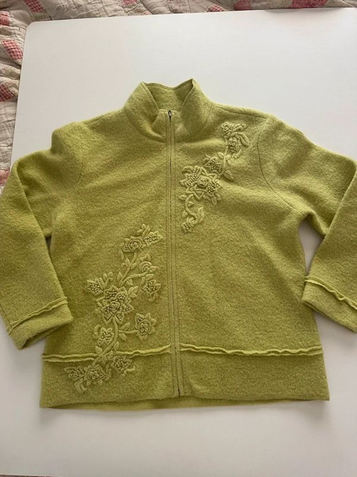 100% Wool Vintage Coldwater Creek Avocado Full Zip Jacket with Floral Embroidery 100% Wool Vintage Coldwater Creek Avocado Full Zip Jacket with Floral Embroidery