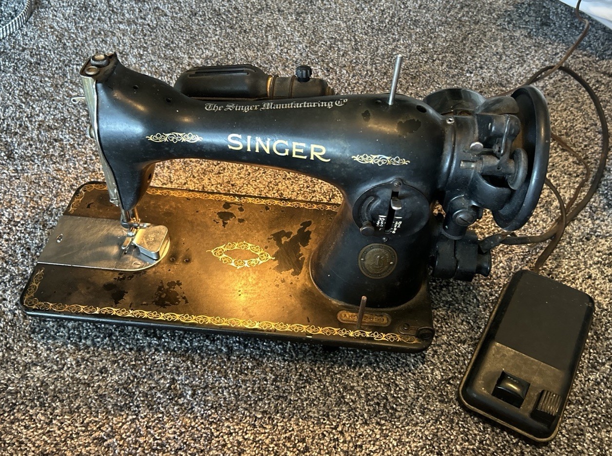 Vintage 1952 Singer Model 66 Electric Sewing Machine (AK942859) - Light Works