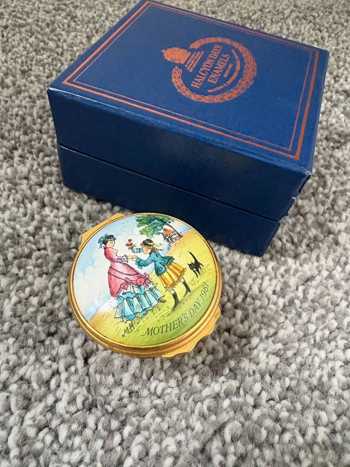 Halcyon Days Mother's Day 1981 England Hand Painted Enamel Trinket Box Vintage Halcyon Days Mother's Day 1981 England Hand Painted Enamel Trinket Box Vintage