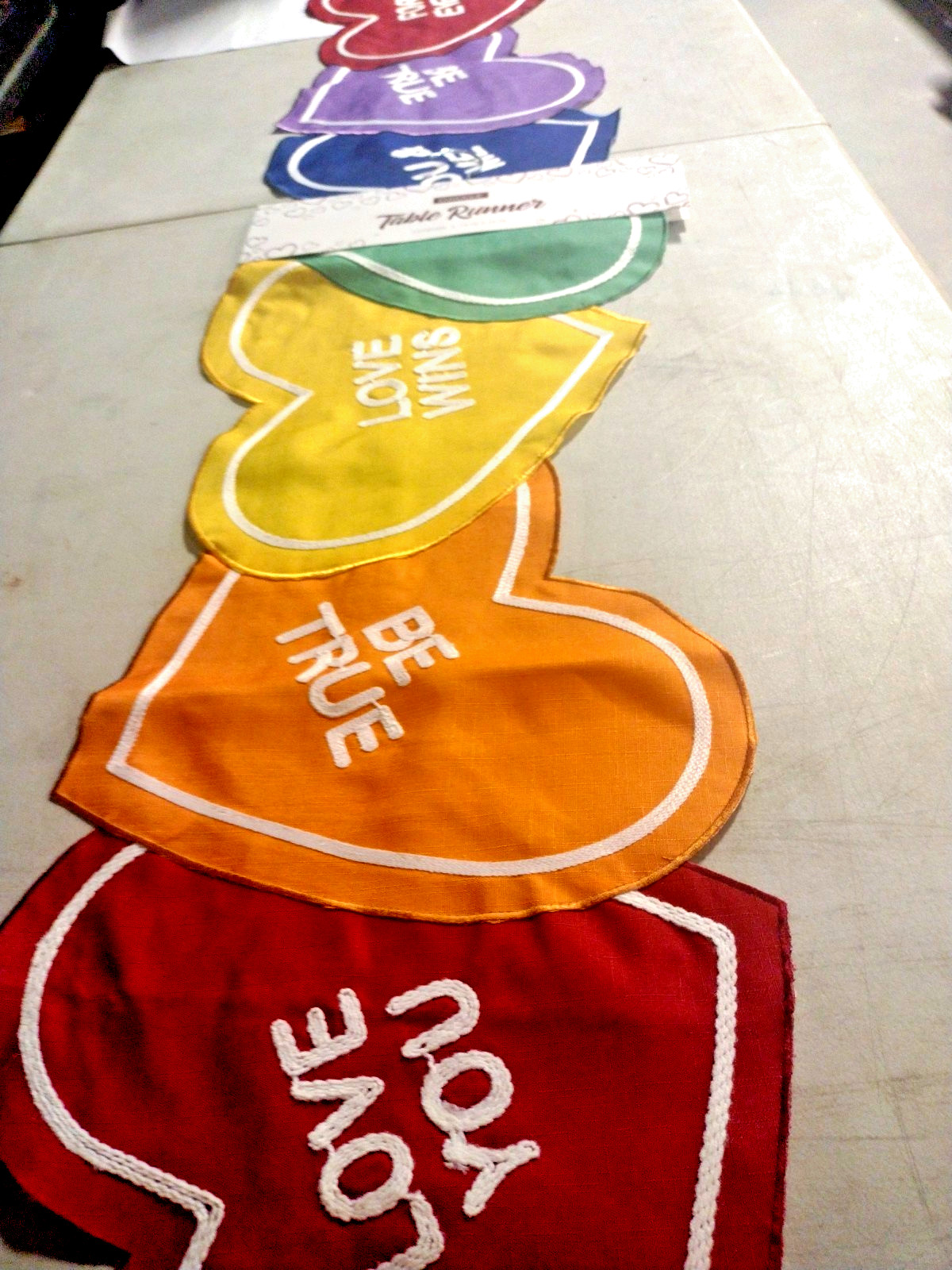 Envogue Table Runner Printed & Embroidered Candy Hearts 14\ Envogue Table Runner Printed & Embroidered Candy Hearts 14\
