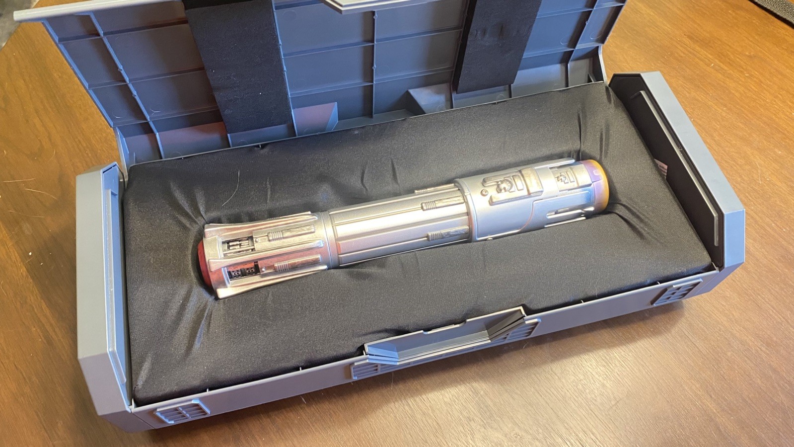 🔹🔹 **RETIRED** STAR WARS GALAY’S EDGE BEN SOLO LIGHTSABER HILT 🔹🔹 🔹🔹 **RETIRED** STAR WARS GALAY’S EDGE BEN SOLO LIGHTSABER HILT 🔹🔹