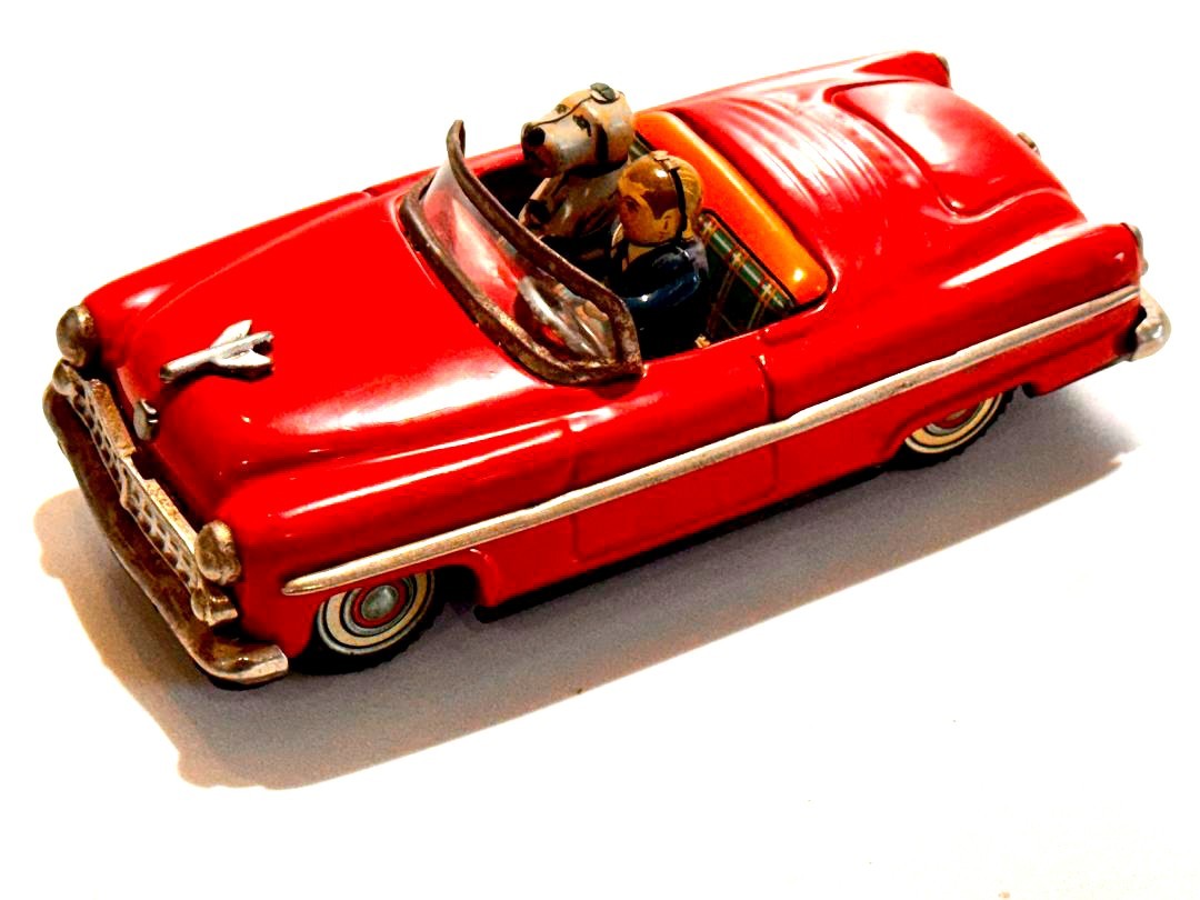 VINTAGE TIN FICTION TOY CAR WITH DRIVER AND DOG RARE JAPAN 1950