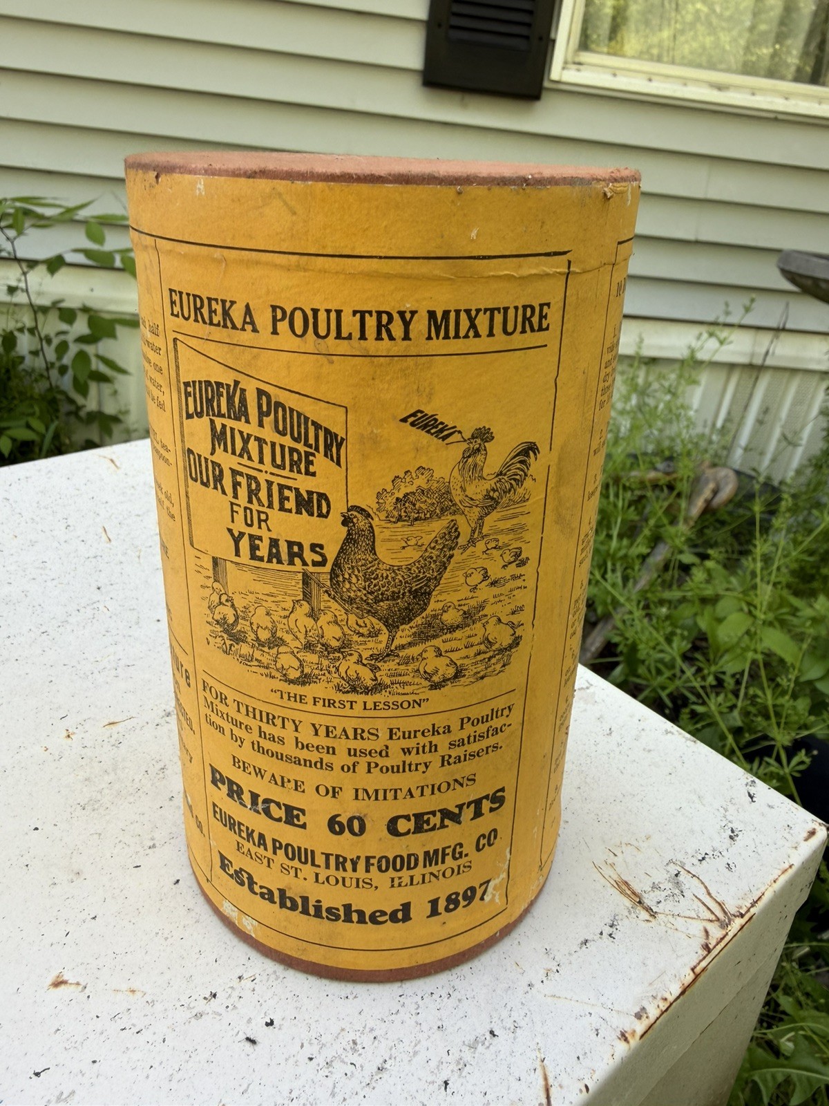 ANTIQUE EUREKA POULTRY MIXTURE VET ADV CAN CHICKEN EAST ST. LOUIS ILL FOOD MNFR ANTIQUE EUREKA POULTRY MIXTURE VET ADV CAN CHICKEN EAST ST. LOUIS ILL FOOD MNFR