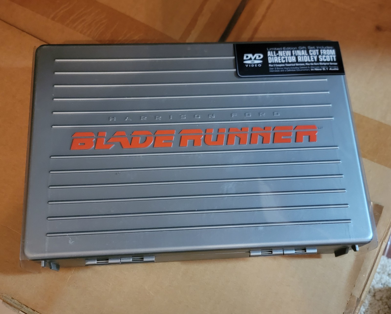 Blade Runner Collector's Ultimate Edition 5 DVD Gift Set Briefcase Mint Complete Blade Runner Collector's Ultimate Edition 5 DVD Gift Set Briefcase Mint Complete